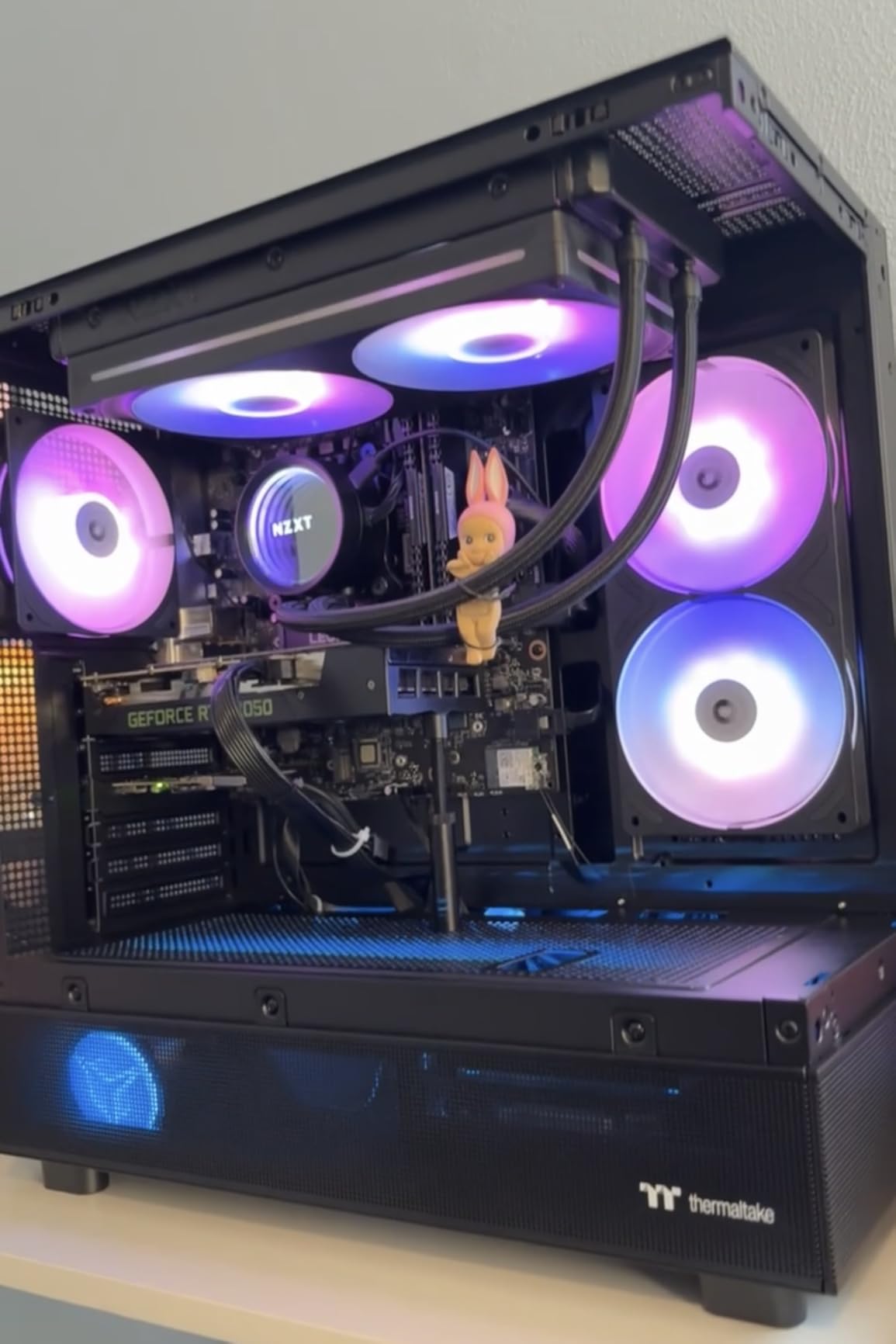 NZXT F120 RGB Core - 120mm Hub Mounted RGB Fan - 8 Individually Controllable LEDs - Semi Transparent Fan Blades - Hydrodynamic Bearing - PWM Control - CAM Software - Black customer photo 1