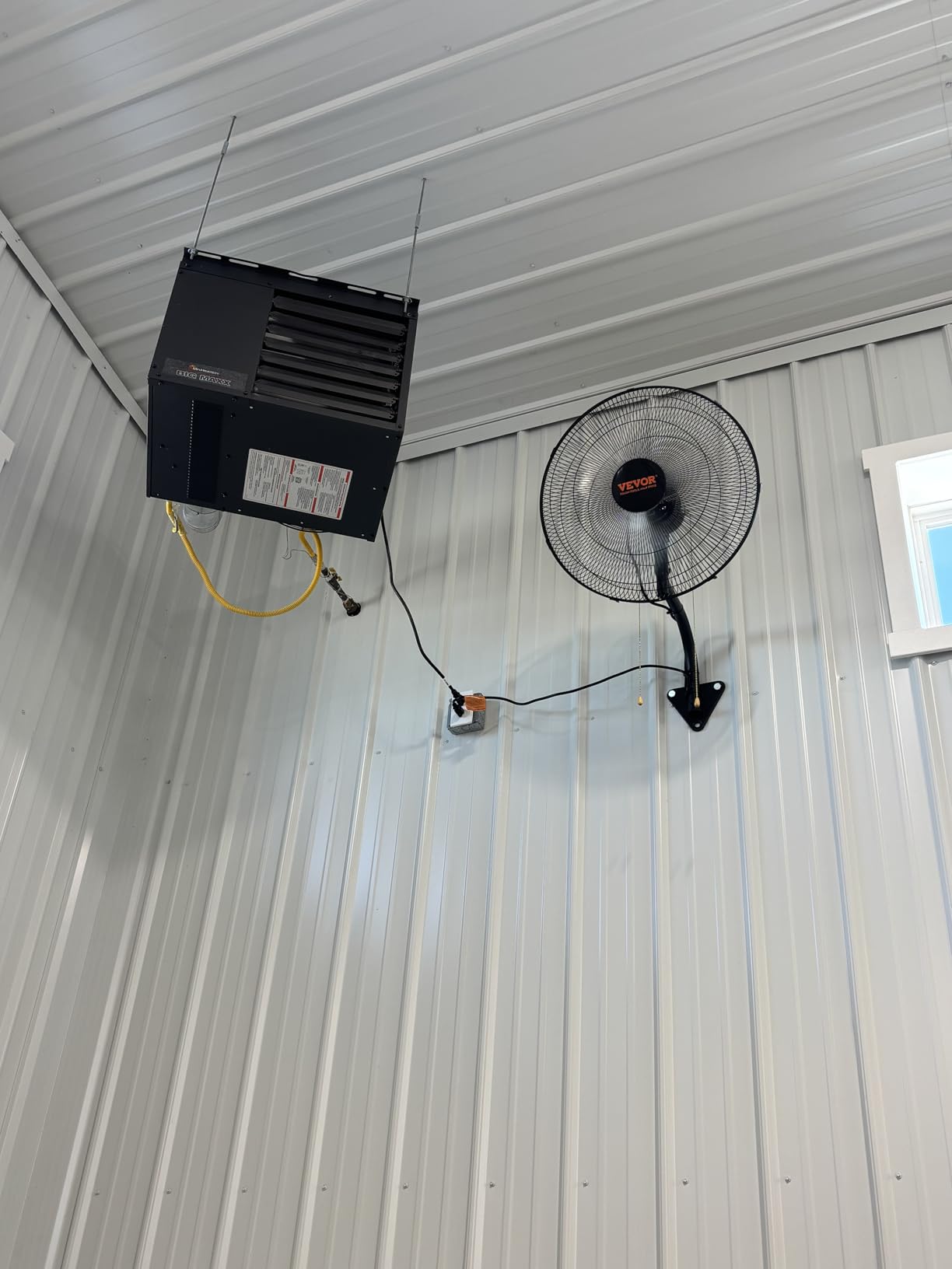 VEVOR 18 inch Wall Mount Fan Oscillating, 3-speed High Velocity Max. 4000 CFM Industrial Wall Fan for Indoor, Commercial, Residential, Warehouse, Greenhouse, Workshop, Basement, Black, ETL Listed customer photo 2