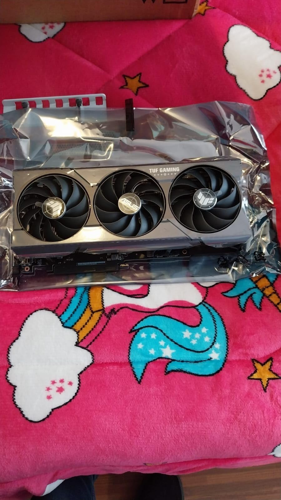 ASUS TUF Gaming NVIDIA GeForce RTX 4070 OC Edition Gaming Graphics Card (PCIe 4.0, 12GB GDDR6X, HDMI 2.1, DisplayPort 1.4a) customer photo 1