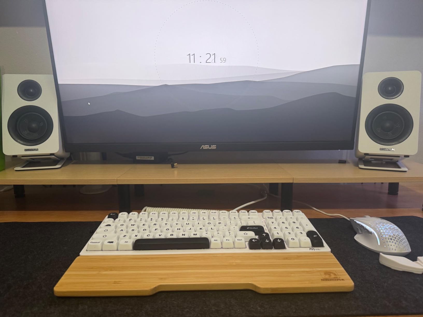 Bamboo Keyboard Wrist Rest for Computer Keyboard, Ergonomic Mechanical Keyboard Wrist Rest, Hard Wrist Rest for Pain Relief, Anti-Slip Keyboard Rest Pad for Laptop/PC Gaming/Mac (68-Key) customer photo 1