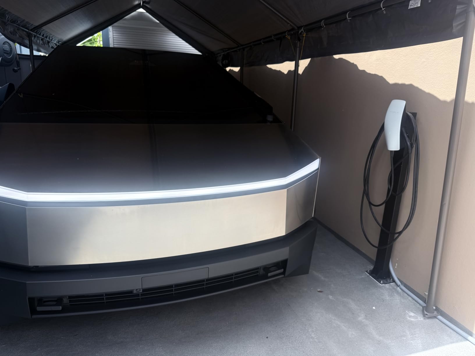 Cold-Rolled Steel Pedestal-Mounted EV Charger Pedestal for Tesla Charging Station with Attached Hook Upgraded Rain Cover New Energy Vehicle Charging Pile Column Lever EV Charging Pillar customer photo 1