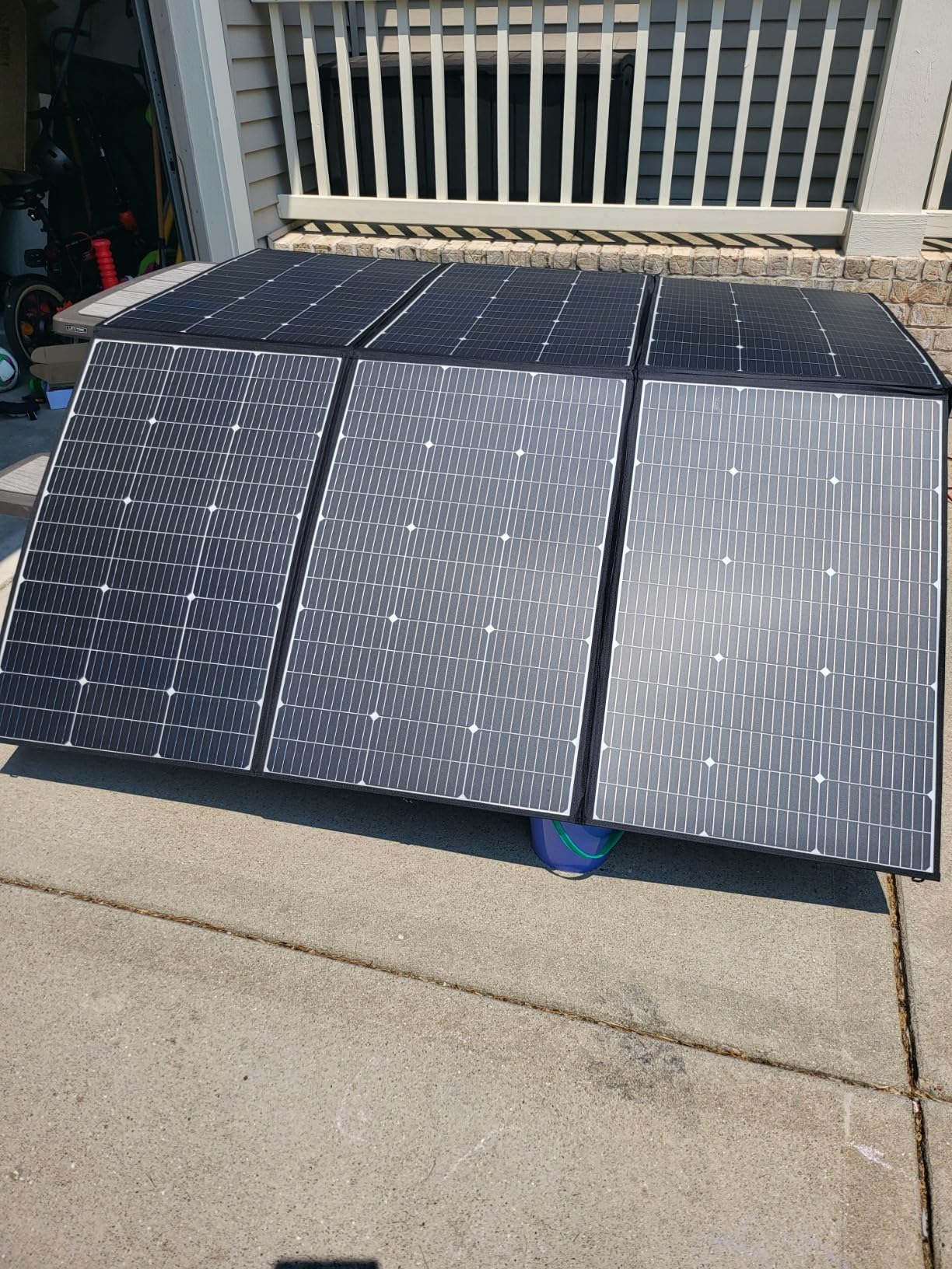 ALLPOWERS SP039 600W Foldable Solar Panel, 24% Efficient IP66 Waterproof for RV Camping Home & 12V Systems, Compact Portable Design (SP039-600W) customer photo 2