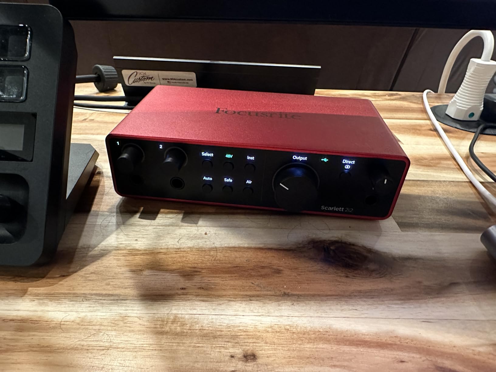 Focusrite Scarlett 2i2 4th Gen USB Audio Interface for Recording, Songwriting, Streaming and Podcasting - High-Fidelity, Studio Quality Recording customer photo 1