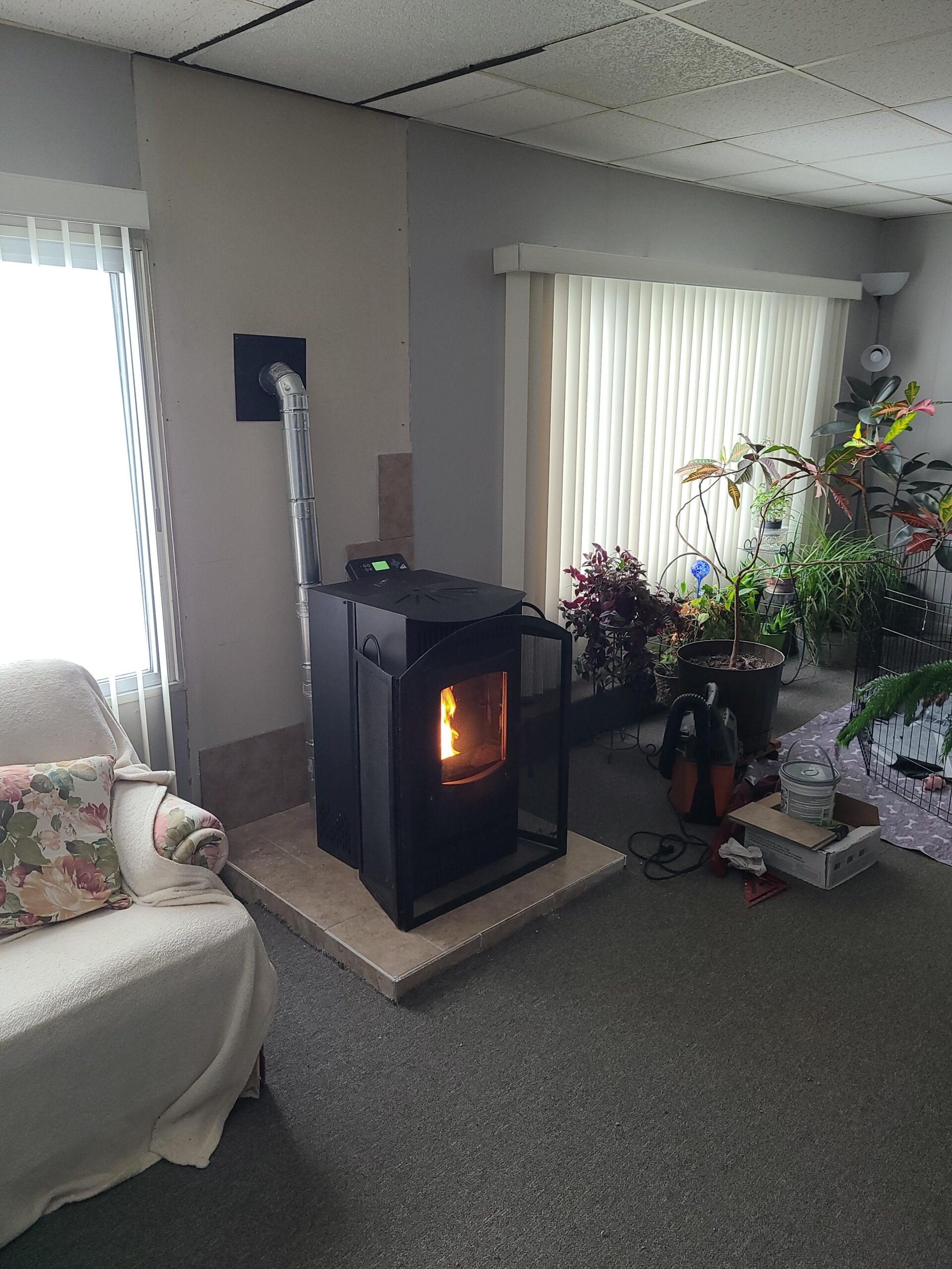 Castle 41278 Serenity Pellet Stove, 1,500 square ft. Heating Capability, Smart Controller, 40lb Hopper, Black customer photo 1