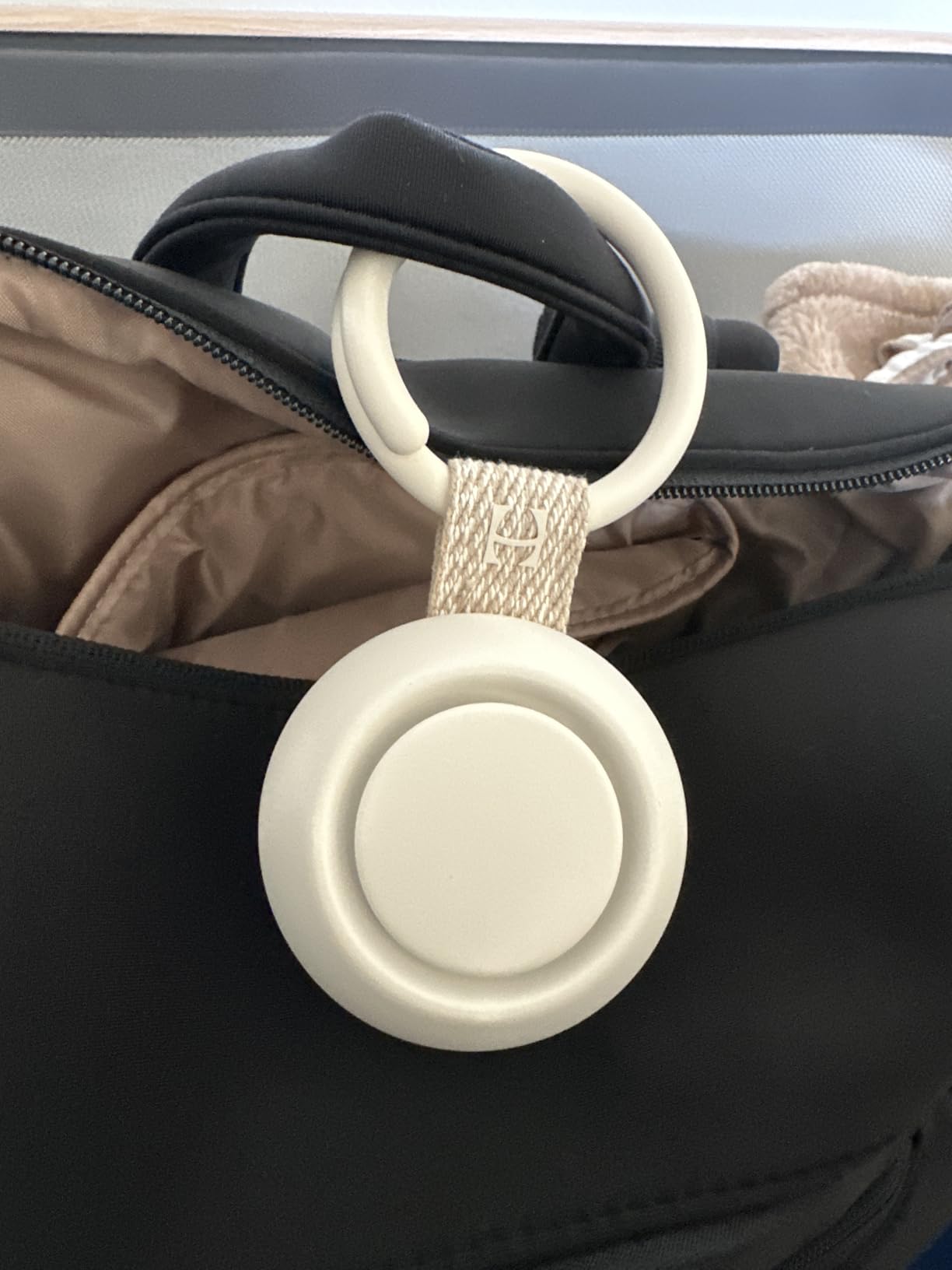 Hatch Go | Portable Sound Machine for Babies and Kids | Sleep Soother | 10 Soothing Sounds | White Noise | Shush | Travel customer photo 2