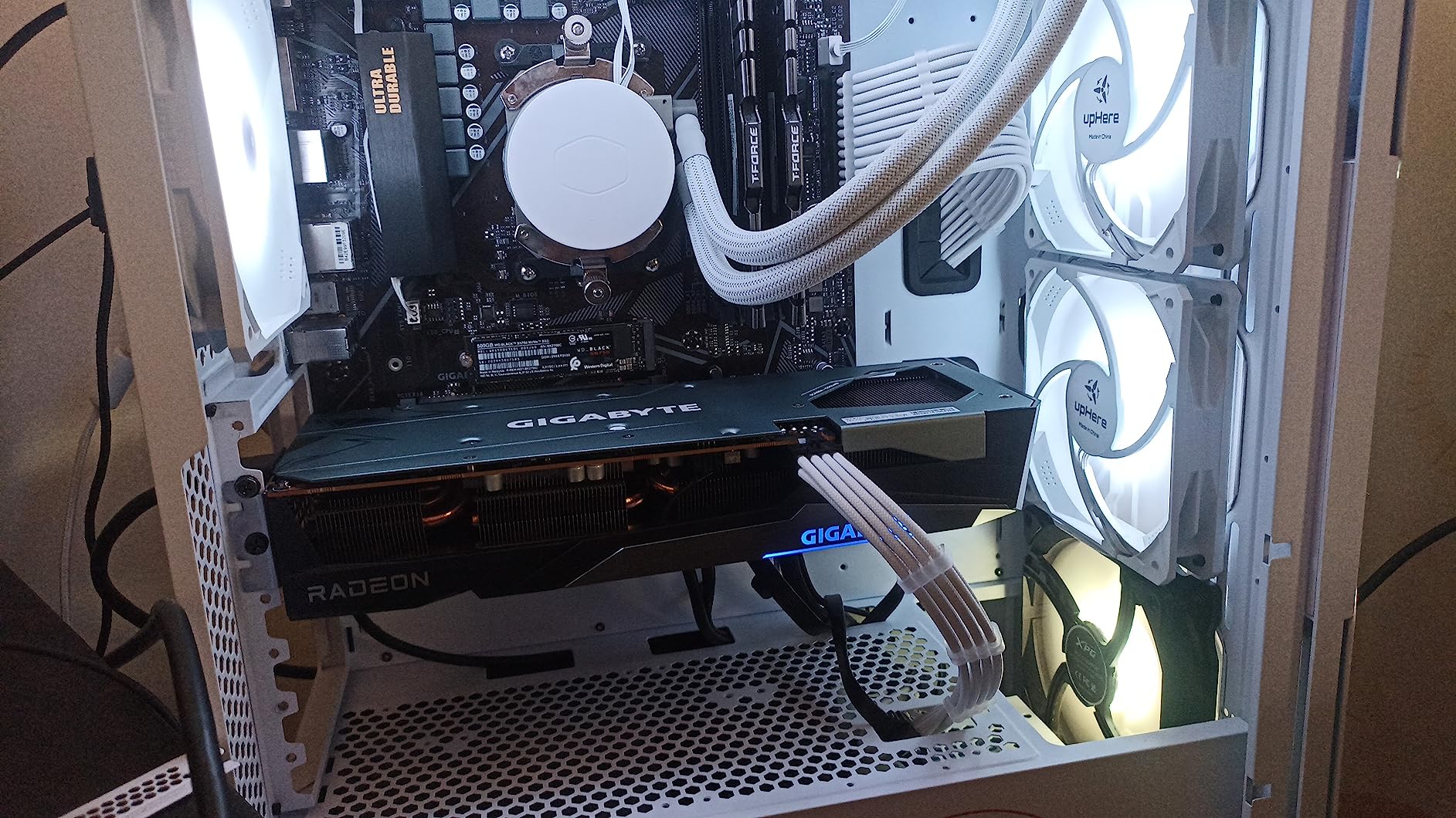 GV-R76GAMING OC-8GD Radeon RX 7600 Gaming OC 8G Graphics Card, 3X WINDFORCE Fans 8GB 128-bit GDDR6, Video Card customer photo 2
