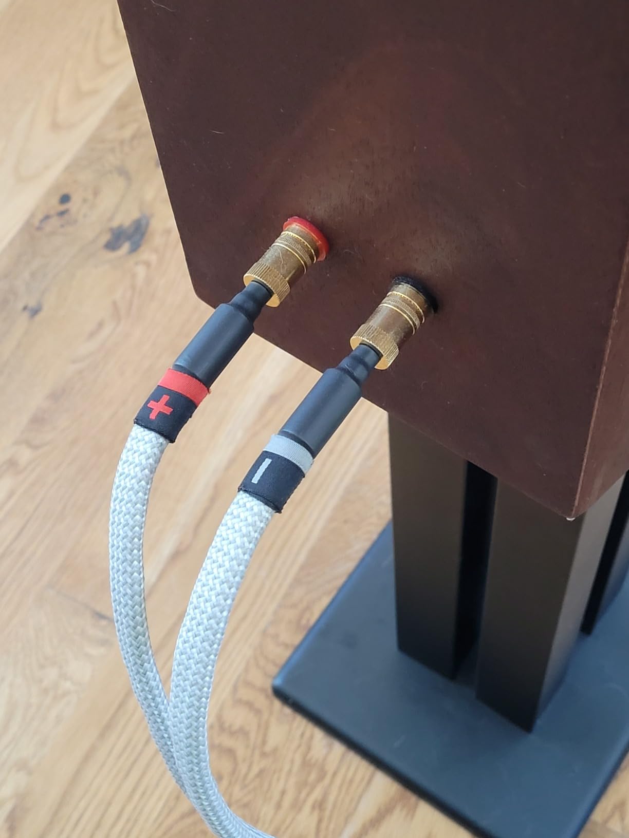 WORLDS BEST CABLES 12 Foot Ultimate - 9 AWG - Ultra-Pure OFC - Premium Audiophile HiFi Speaker Cable Pair with Eminence Gold Banana Plugs & Silver Tweed Jacket customer photo 1