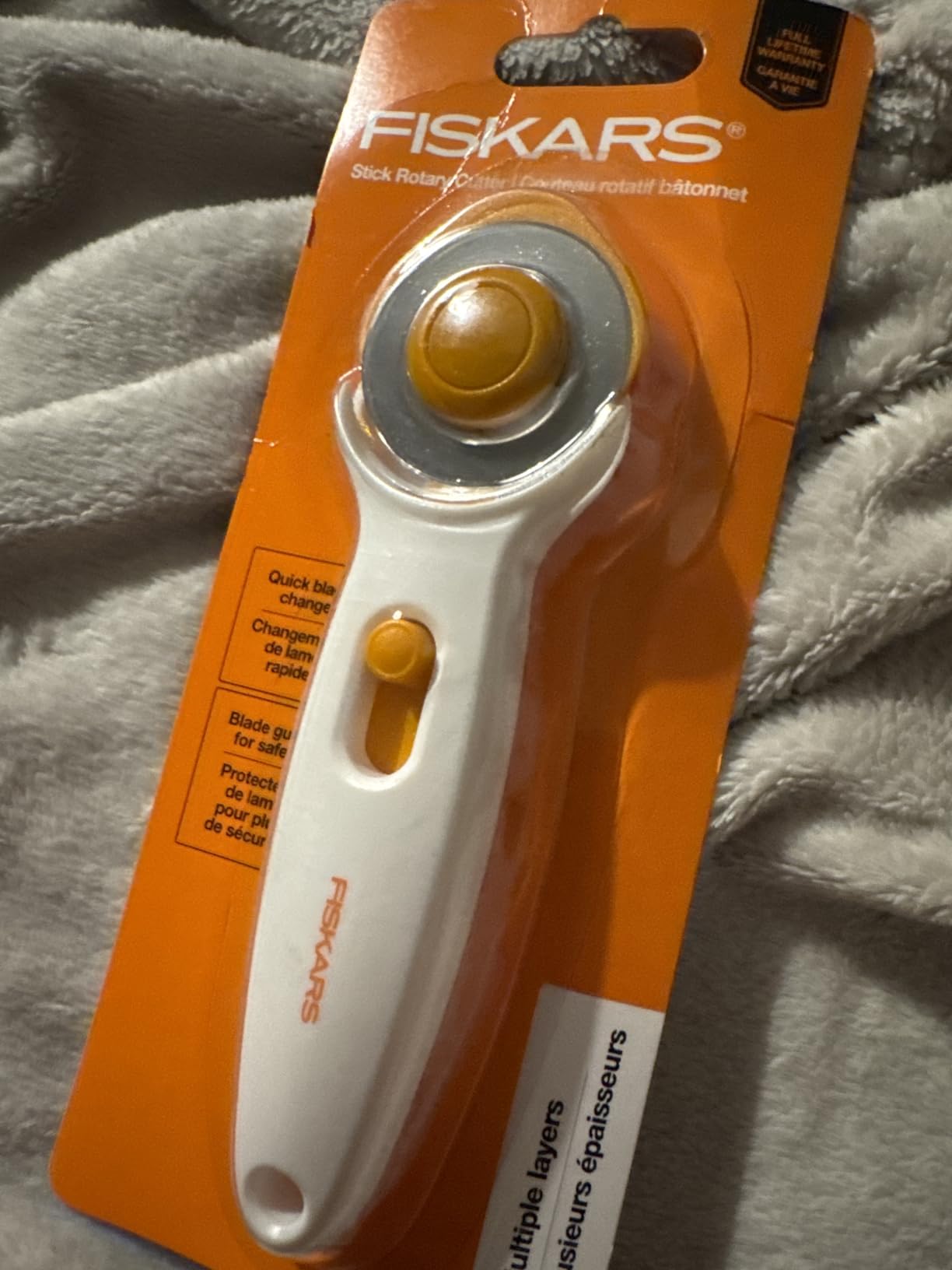 Fiskars 45mm Rotary Cutter for Fabric, Premium Steel Stick Fabric Cutter Cuts Through Multiple Layers, Right and Left Handed customer photo 1
