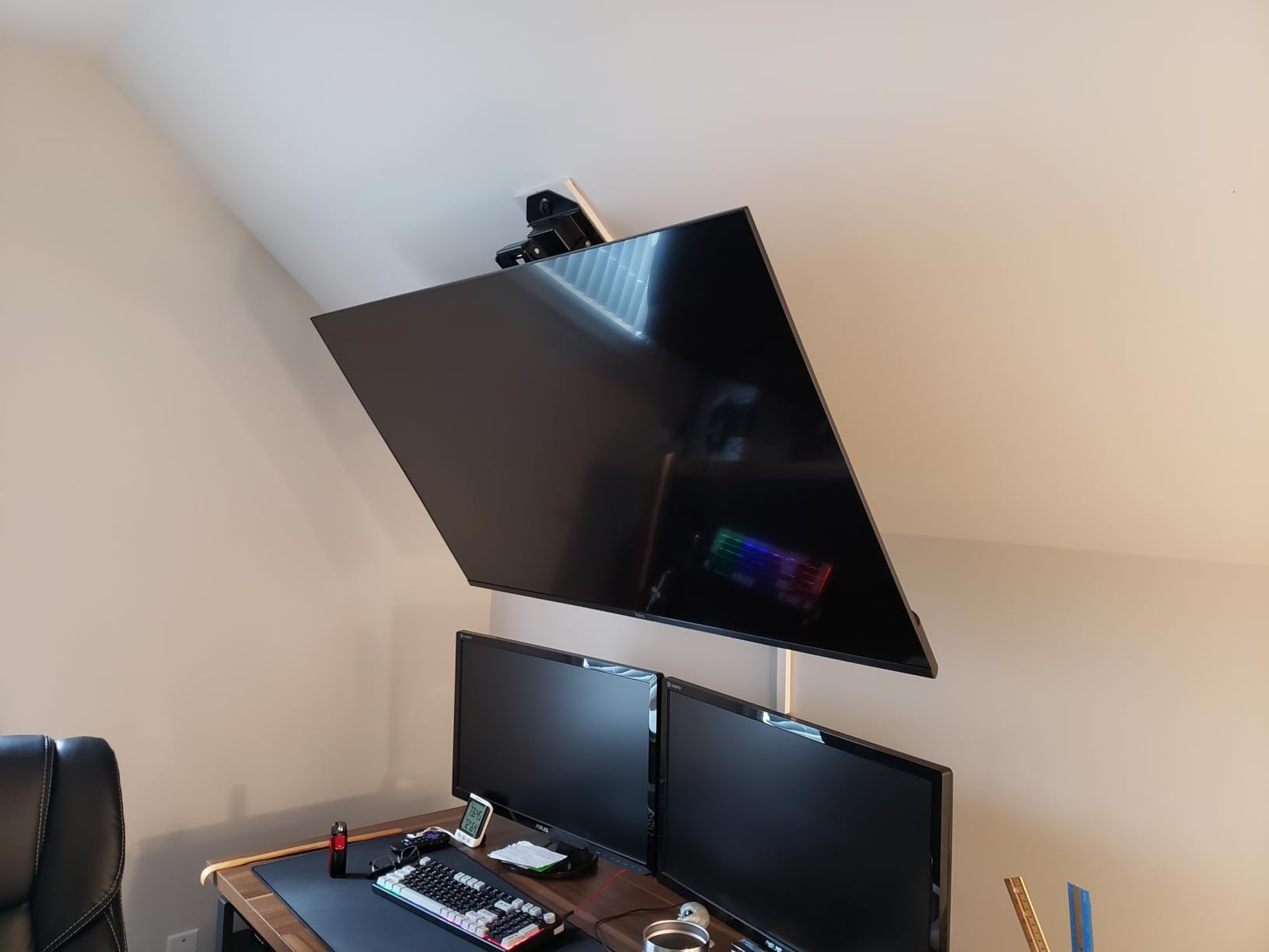 TOPSKY Electric Ceiling TV Mount with Remote, Motorized Drop Down TV Ceiling Mount for 32-70 Inch Flat & Curved TVs, Up to 88 lbs, VESA 600x400, Fits Flat & Pitched Ceilings, Black customer photo 1