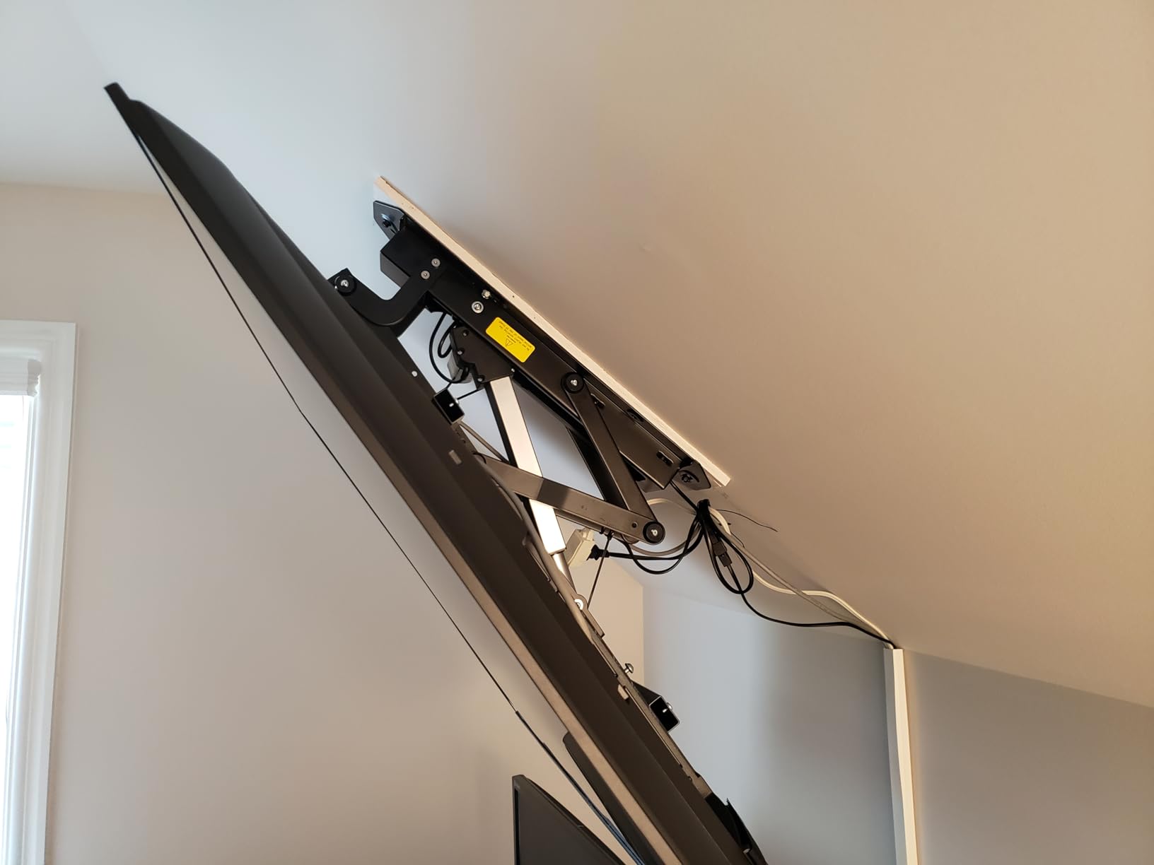 TOPSKY Electric Ceiling TV Mount with Remote, Motorized Drop Down TV Ceiling Mount for 32-70 Inch Flat & Curved TVs, Up to 88 lbs, VESA 600x400, Fits Flat & Pitched Ceilings, Black customer photo 2