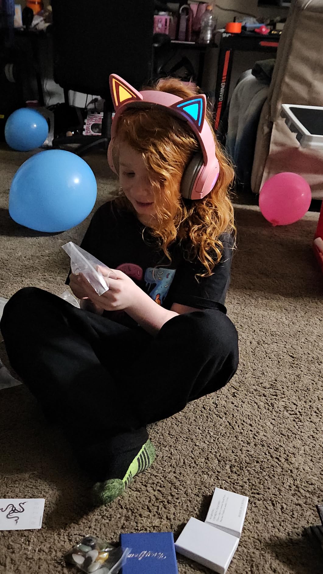 Razer Kraken Kitty V2 BT Wireless RGB Headset: Chroma RGB Kitty Ears & Earcups - Bluetooth 5.2-40 mm Drivers - Noise-Cancelling Mics - Lightweight - 40 Hr Battery w/Type C Charging - Quartz Pink customer photo 1