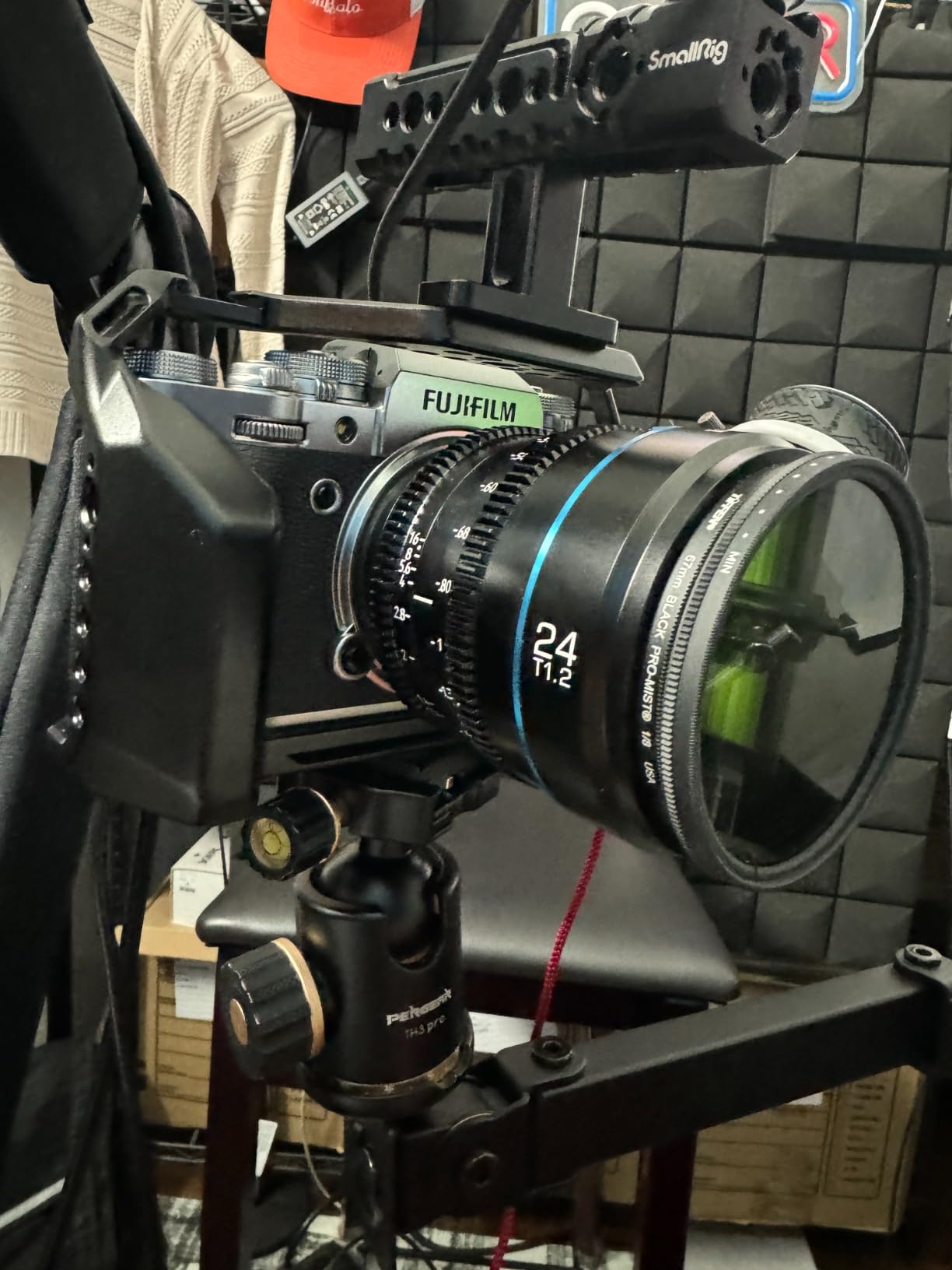 SIRUI Night Walker 35mm S35 Manual Focus Cine Lens, T1.2 Large Aperture Lens for X Mount Cameras, X-H2/H2S, XT-4, XT-3,X-S10, X-S20 (MS35X-B, Black) customer photo 1