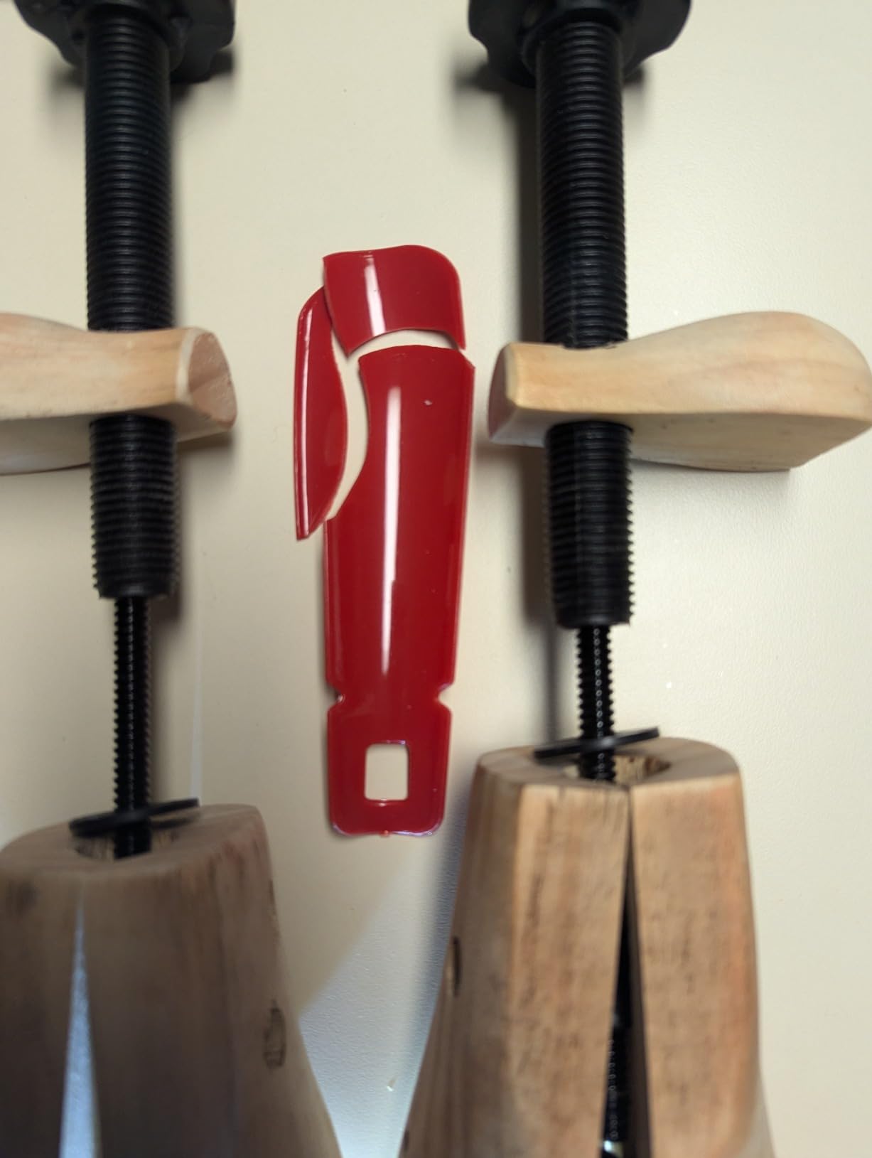 Medipaq Adjustable Shoe Stretchers with Spray - 2x Wooden Trees, Cedar Balls, Plugs & Storage Bag customer photo 1