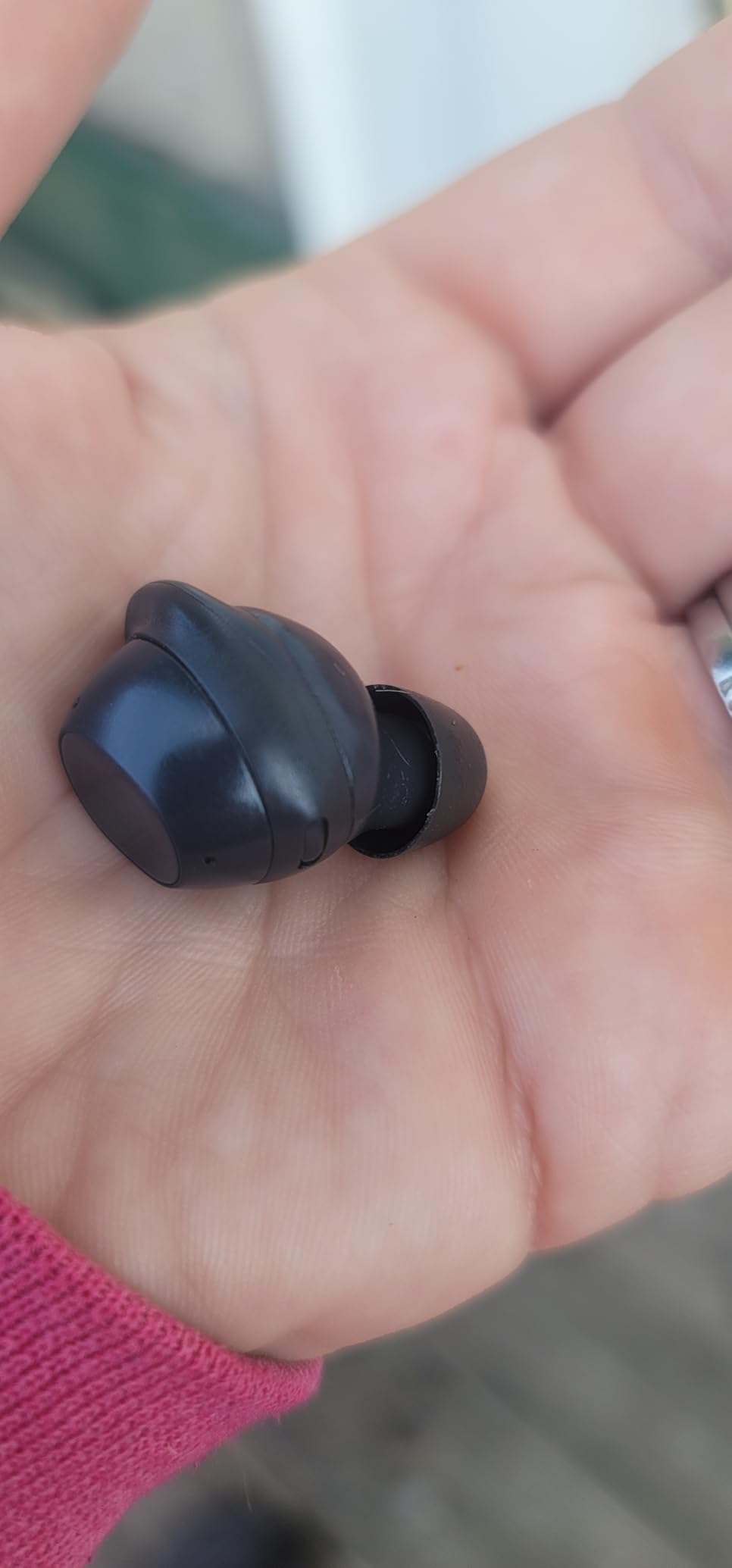 Samsung Galaxy Buds FE True Wireless Bluetooth Earbuds, Comfort and Secure in Ear Fit, Auto Switch Audio, Touch Control, Built-in Voice Assistant, Graphite [US Version, 1Yr Manufacturer Warranty] customer photo 1
