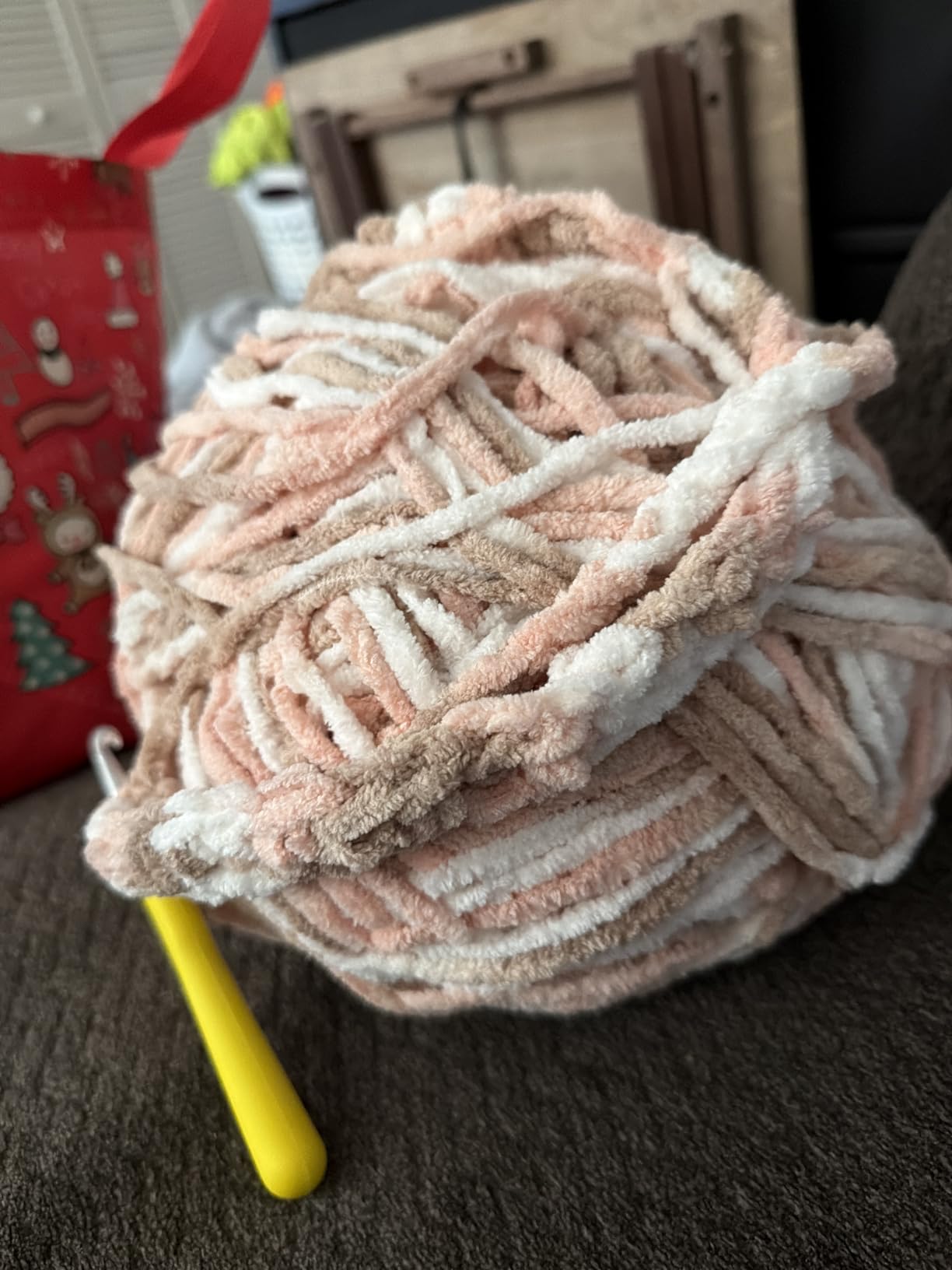 Bernat Blanket Super Bulky Acrylic Yarn - 2 Pack of 300g/10.5oz #6 Chunky Chenille Heavy Weight Yarn for Knitting and Crocheting, Amigurumi, Thick Blankets (Pink Dust, 220 Yards 2-Pack) customer photo 1