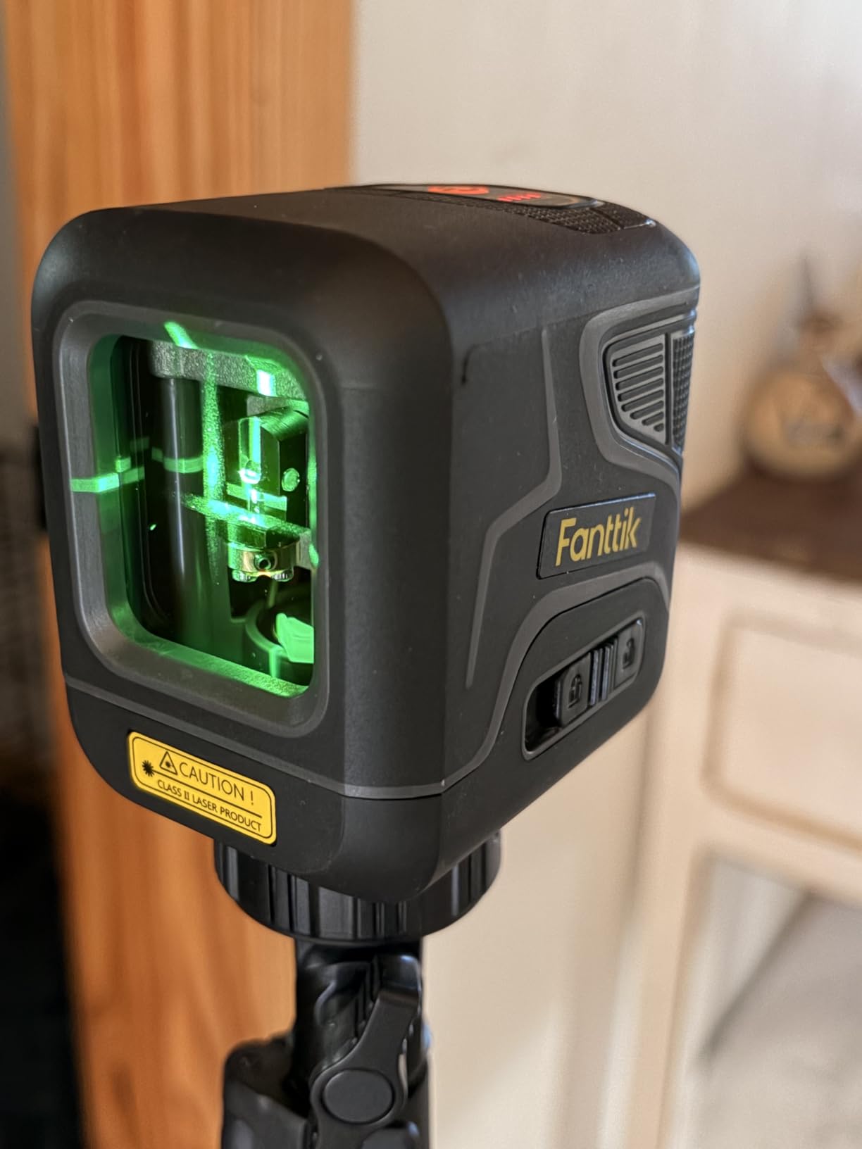 Fanttik D2 Pocket Green Laser Level, 100 ft Self-Leveling Cross Line Laser, Type-C Rechargeable, Rotatable 360 Degree, Pulse Mode, Magnetic Bracket, Carrying Pouch, for Picture Hanging and Home DIY customer photo 1
