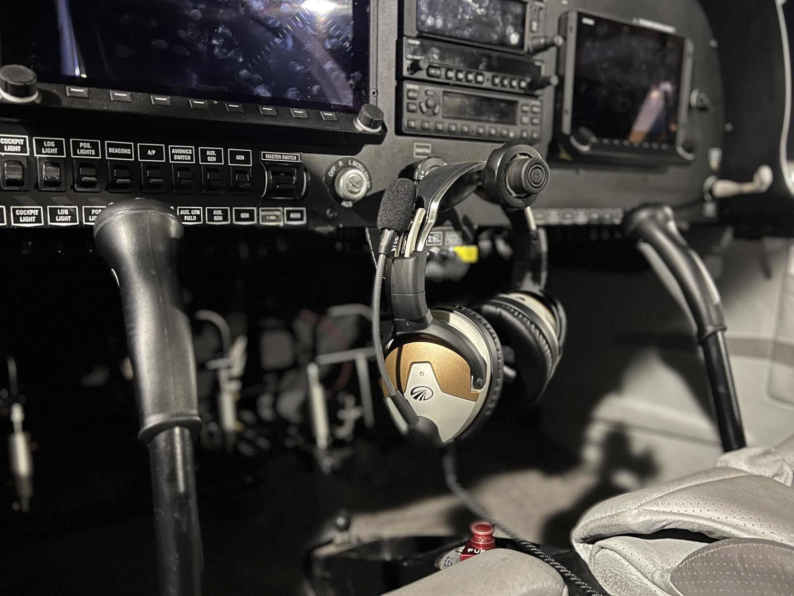 LIGHTSPEED Delta Zulu ANR Aviation Headset - Premium Noise Canceling Bluetooth Headset with Built-in Carbon Monoxide Monitoring customer photo 2