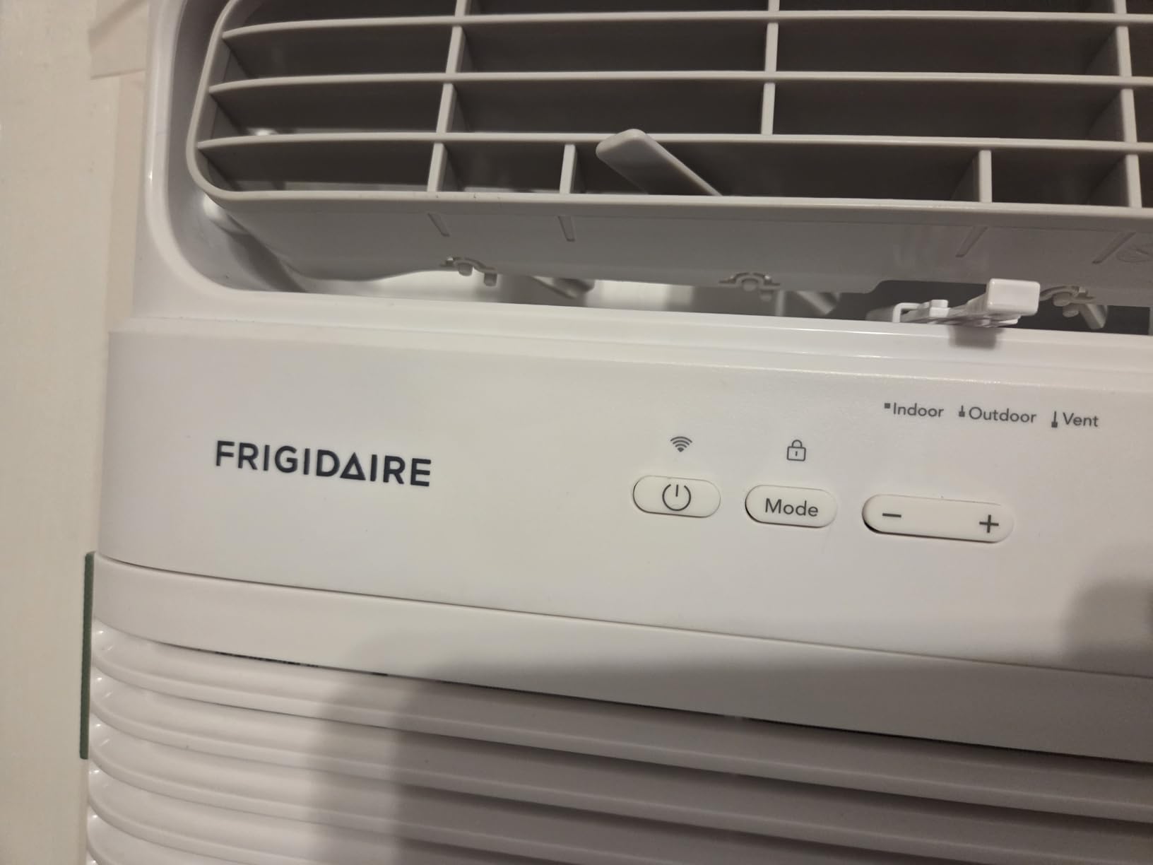 Frigidaire 12,000 BTU Smart Window Air Conditioner with Wi-Fi, Cools Up to 550 Sq. Ft., Remote Control, Quiet Operation, Eco Mode, 3 Fan Speeds, White customer photo 2