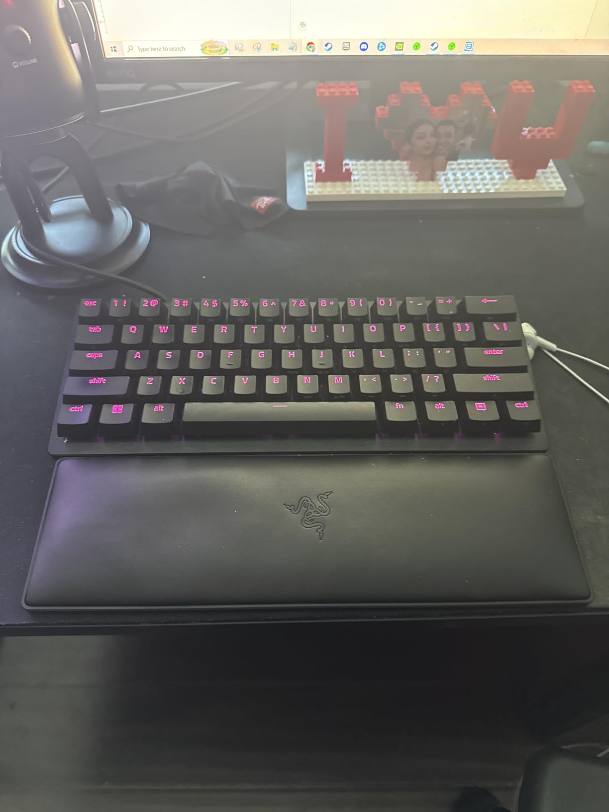 Razer Huntsman V3 Pro Esports Gaming Keyboard: Analog Optical Switches - Razer Snap Tap - Rapid Trigger - Adjustable Actuation - Media Keys & Dial - Doubleshot PBT Keycaps - Wrist Rest - Black customer photo 2