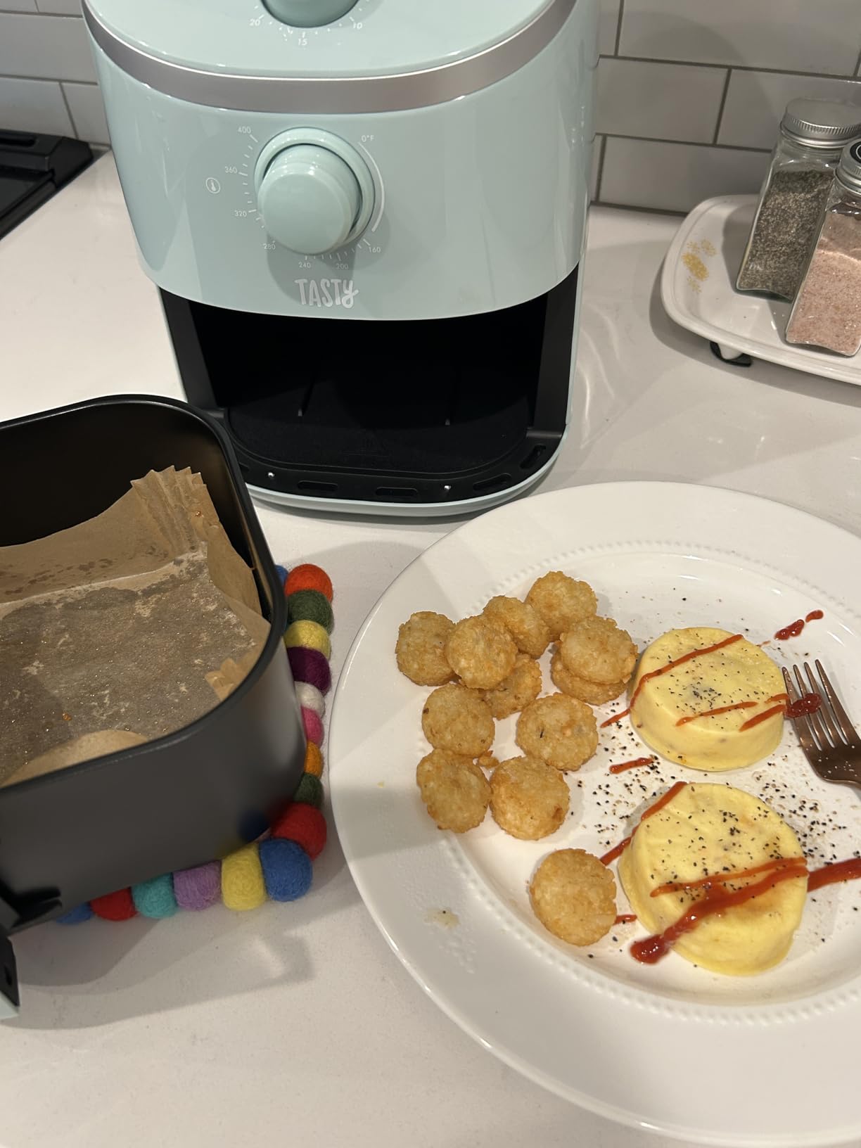 Tasty Personal Air Fryer, Healthier Meals in Minutes, Adjustable Temp Control up to 400F, Easy-to-Use Design, Nonstick Basket and Tray Made without PFAS, PFOA, PFOS & PTFE, 900 Watts, 2-Quart, Aqua customer photo 1