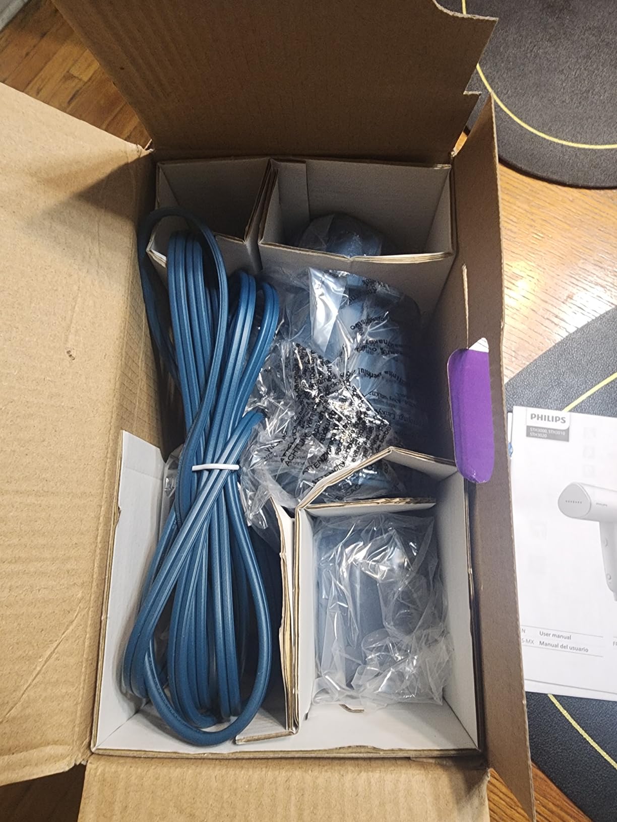Philips 3000 Series Handheld Steamer - 1000W, 20 g/min Steam, Detachable 100ml Water Tank, Plastic Plate, Blue (STH3000/20) customer photo 1