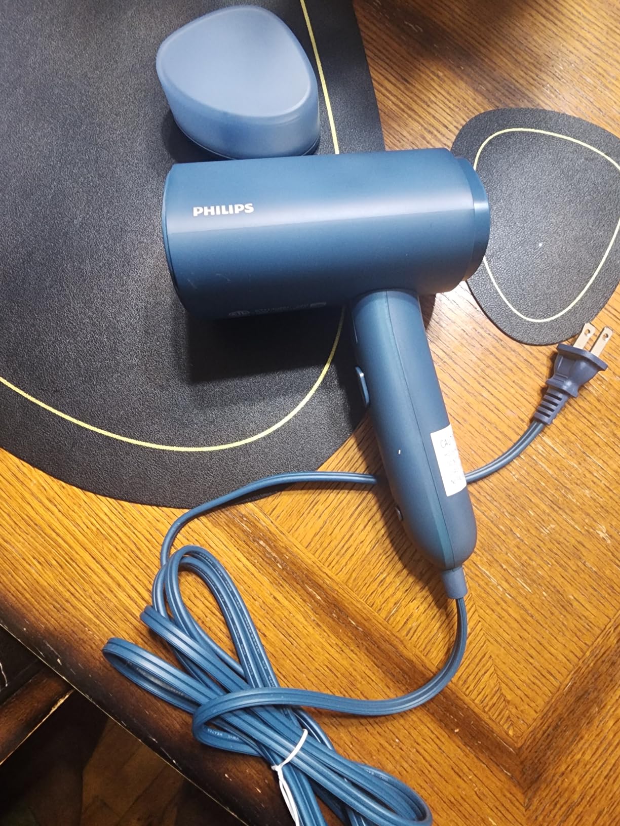 Philips 3000 Series Handheld Steamer - 1000W, 20 g/min Steam, Detachable 100ml Water Tank, Plastic Plate, Blue (STH3000/20) customer photo 2