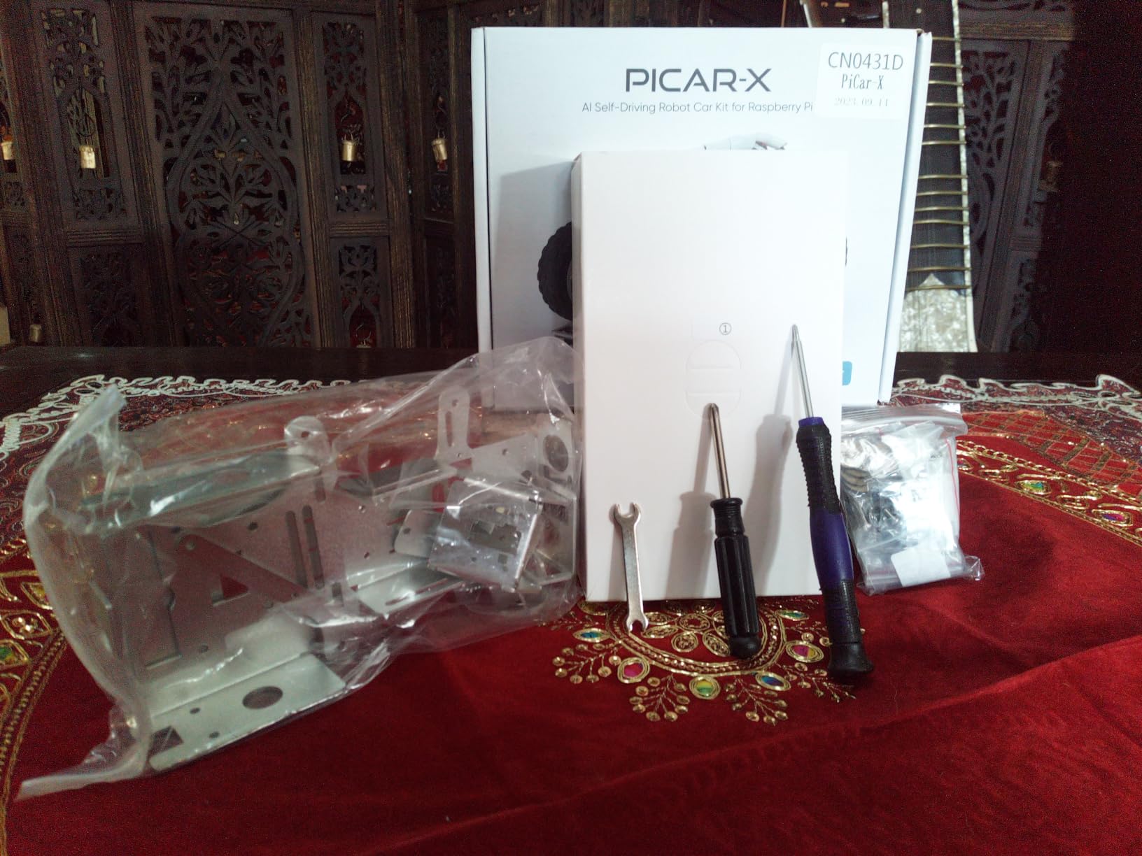 SunFounder Picar-X AI Video Robot Car Kit for Raspberry Pi 5/4/3B+/Zero 2w, LLMs ChatGPT-4o/Gemini/Grok Voice&Video Recognition, Python, Scratch, Camera, Batterry (RPI NOT Included) customer photo 1