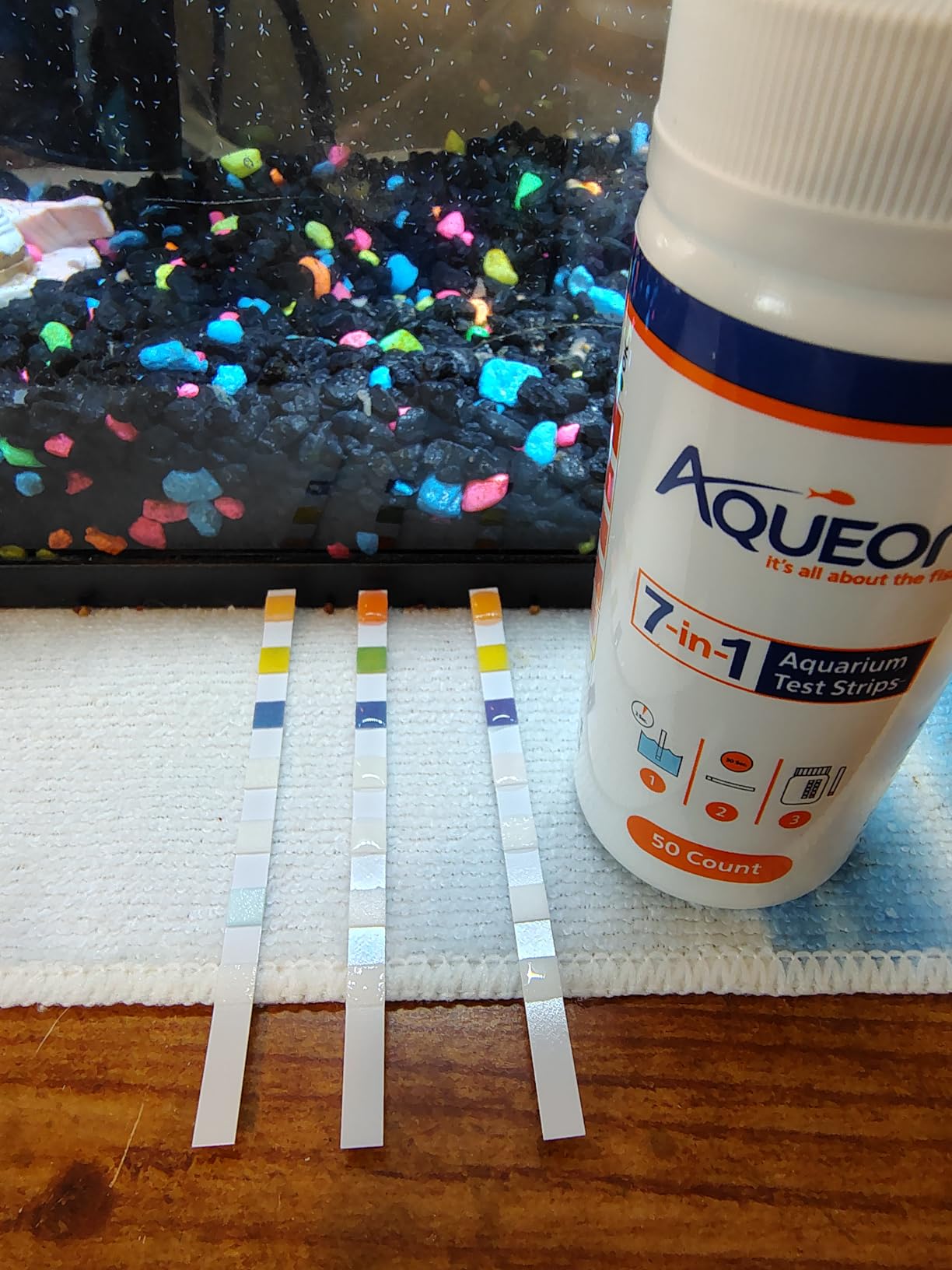 Aqueon 7-in-1 Aquarium Test Strips, Fast Results for pH, Total Alkalinity, Hardness, Nitrate, Nitrite, Free Chlorine and Iron Levels, for Freshwater and Saltwater, 50 Count customer photo 1