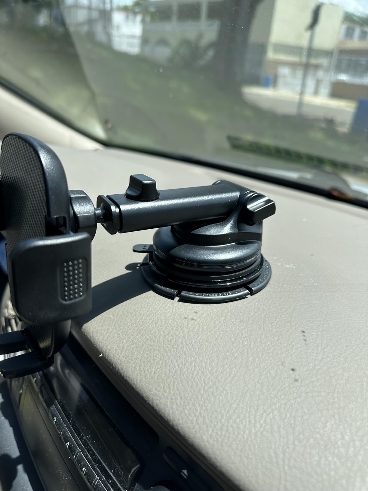 Qifutan Car Phone Holder Mount Phone Mount for Car Windshield Dashboard Air Vent Universal Hands Free Automobile Cell Phone Holder Fit for iPhone Smartphone Camera Mounts customer photo 2