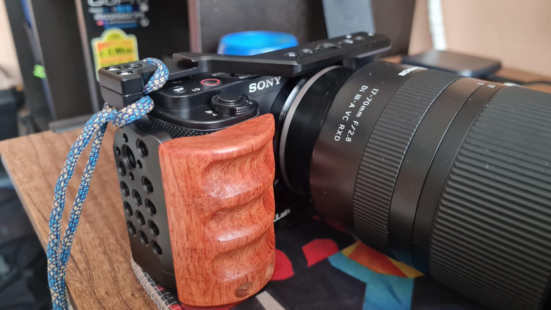Hersmay ZVE10 Camera Cage with Wooden Side Handle Cage Rig Accessories for Sony ZV-E10 DSLR Camera customer photo 1