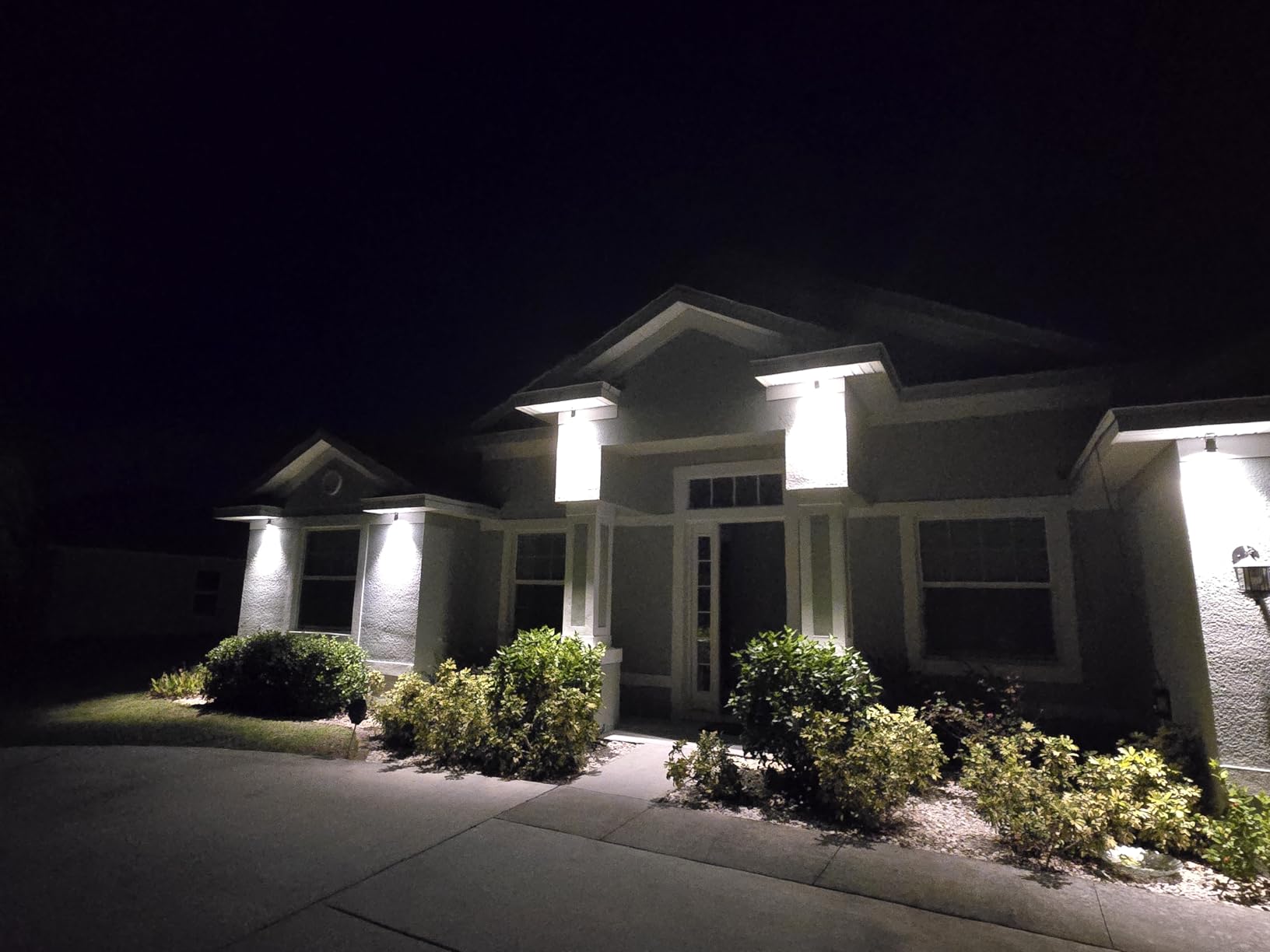 SUNVIE 300W Low Voltage Landscape Transformer with 2 Independent Control Output Landscape Lighting Transformer with Timer and Photocell Sensor 120V AC to 12/14V AC Weatherproof Low Voltage Transformer customer photo 1