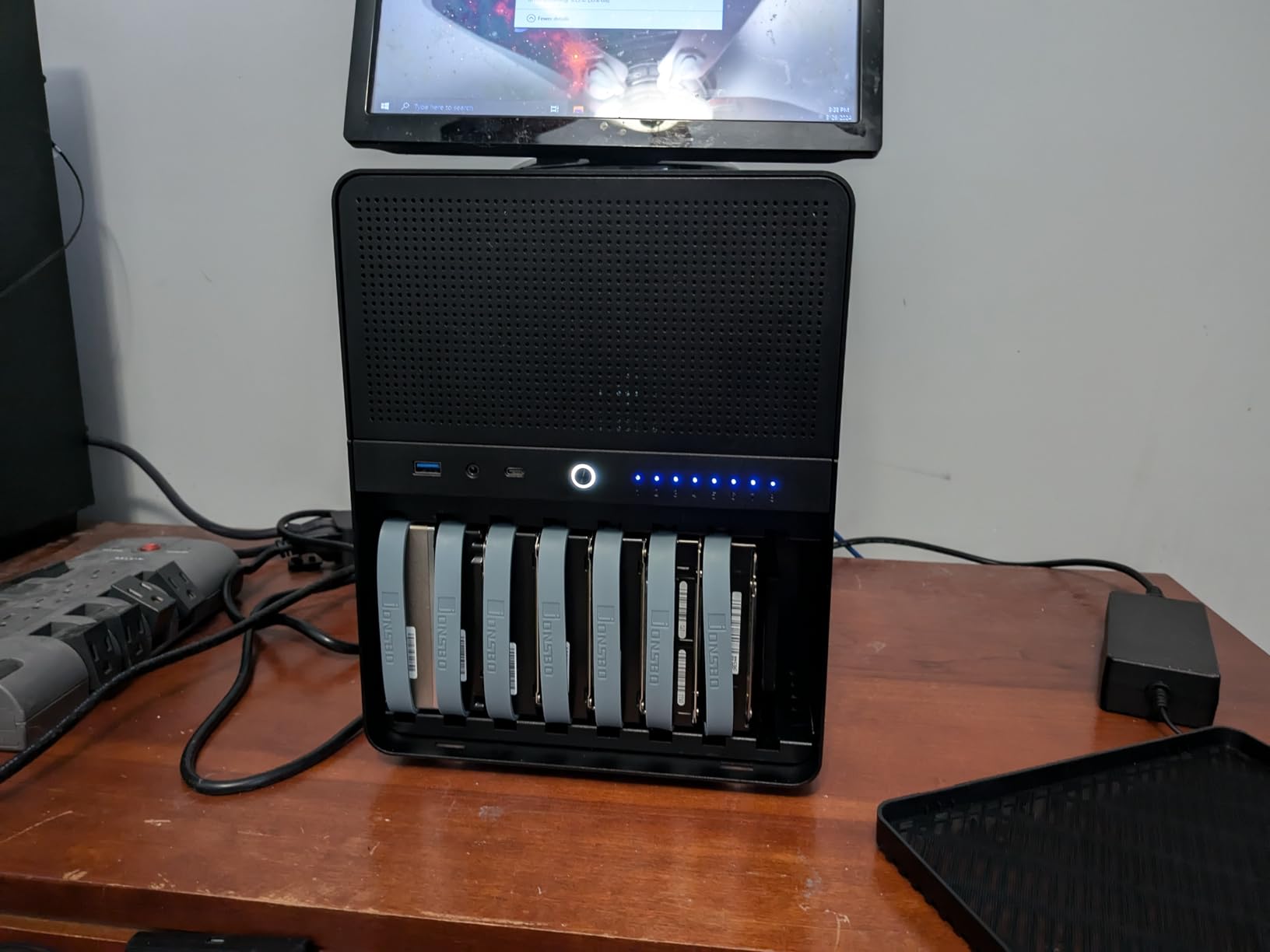 JONSBO N3 Mini-ITX NAS PC Chassis, ITX Computer Case, 8HHD+1-SSDD isk Bays NAS Mini Aluminum with Steel Plate Case, Built-in 2x10cm Fan, Power Support: SFX105mm, Support 130mm CPU Cooler customer photo 1
