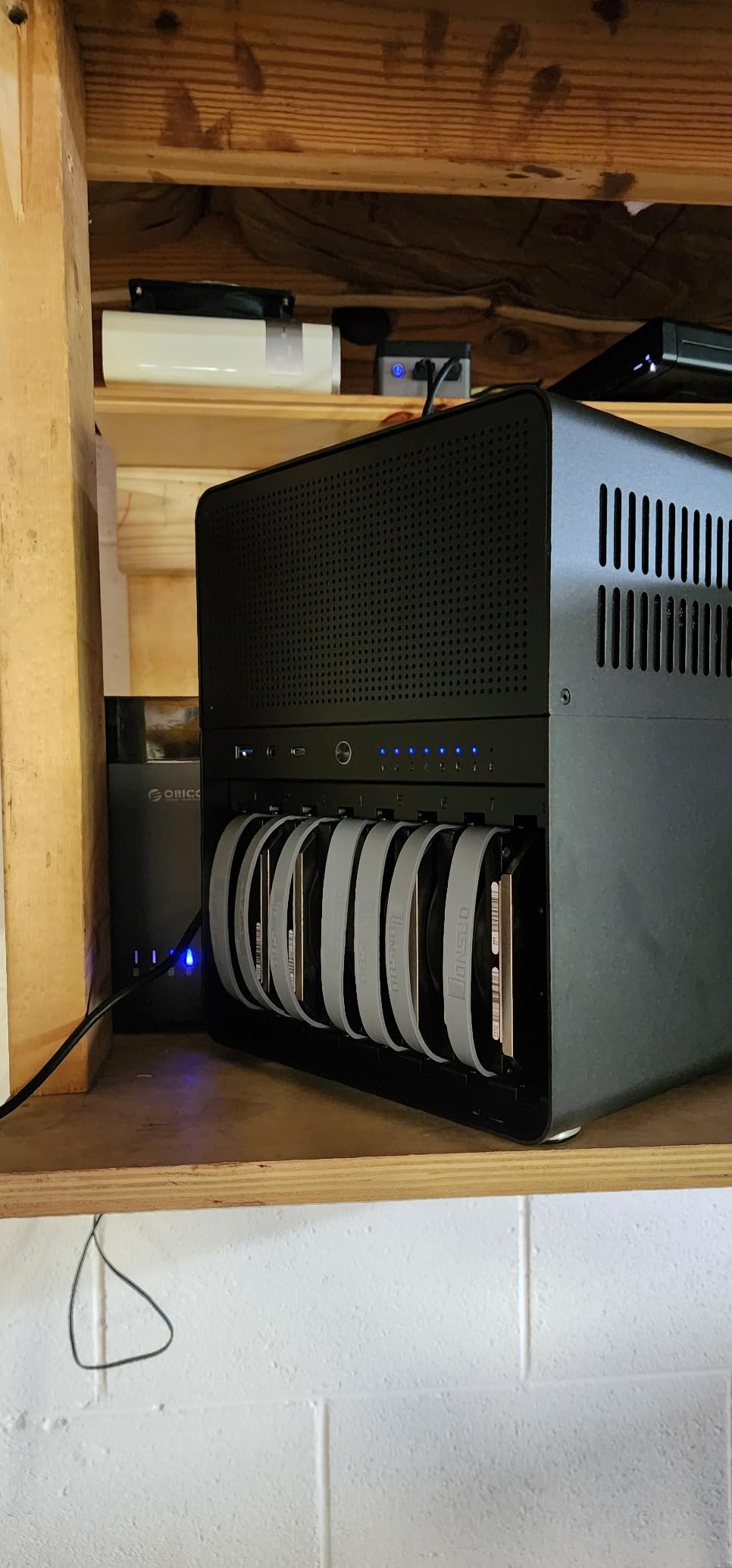 JONSBO N3 Mini-ITX NAS PC Chassis, ITX Computer Case, 8HHD+1-SSDD isk Bays NAS Mini Aluminum with Steel Plate Case, Built-in 2x10cm Fan, Power Support: SFX105mm, Support 130mm CPU Cooler customer photo 2