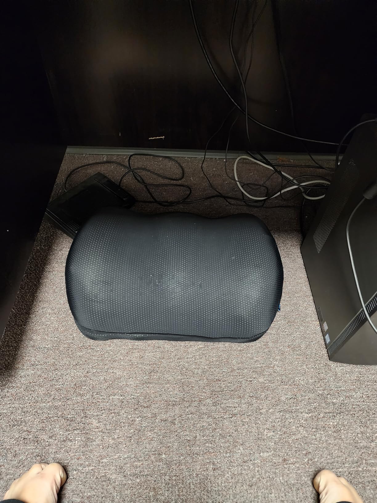 Elevate Series by Everlasting Comfort Adjustable Cloud Foot Rest for Under Desk at Work with Pressure Point Nodes - Comfortable Memory Foam Office Foot Stool & Desk Pillow, Gaming & Home Accessories customer photo 2