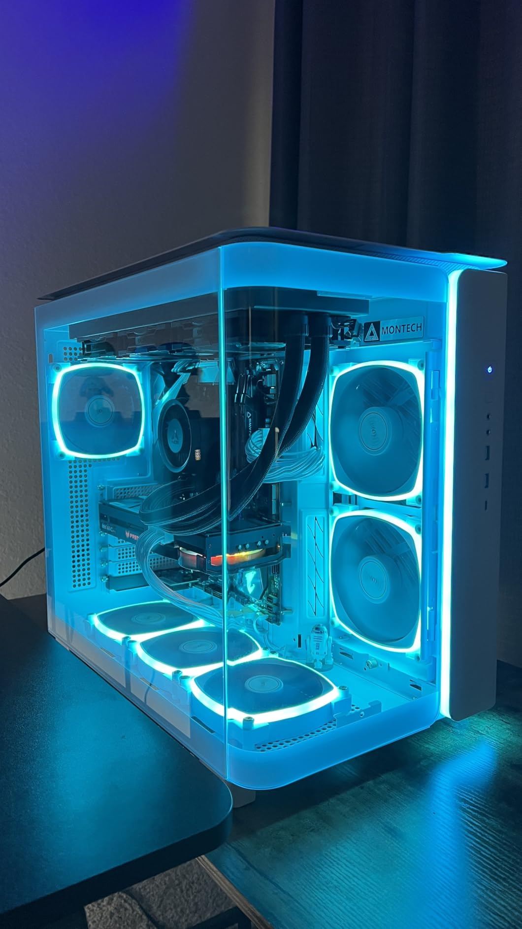 MONTECH King 95 PRO Dual-Chamber ATX Mid-Tower PC Gaming Case, High-Airflow, Toolless Panels, Sturdy Curved Tempered Glass Front, 6 ARGB PWM Fan Pre-Installed with Fan Hub, Black customer photo 2
