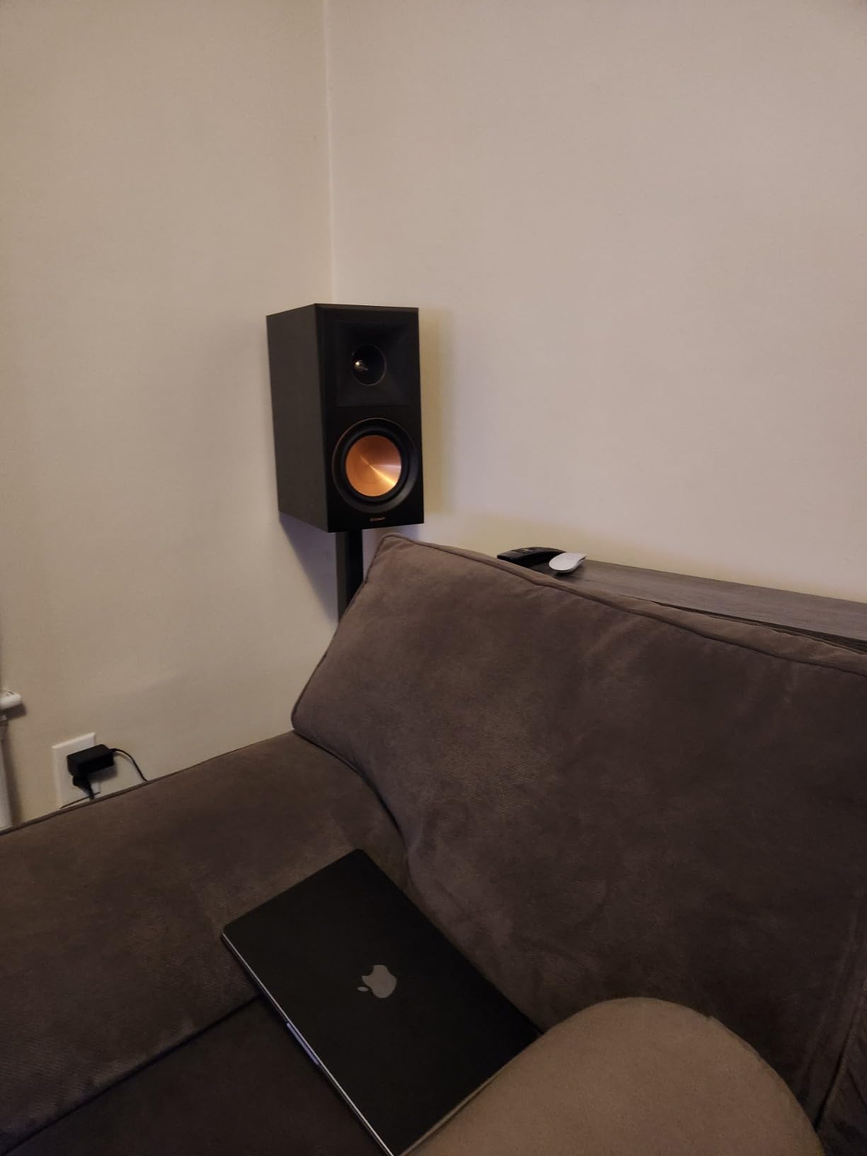 Kanto ST28 28 Universal Floor Speaker Stands for Bookshelf Speakers up to 30 lbs | Improved Sound | Hidden Cable Management | Timeless Design, | Pair | Black Steel w/Black MDF Base customer photo 1