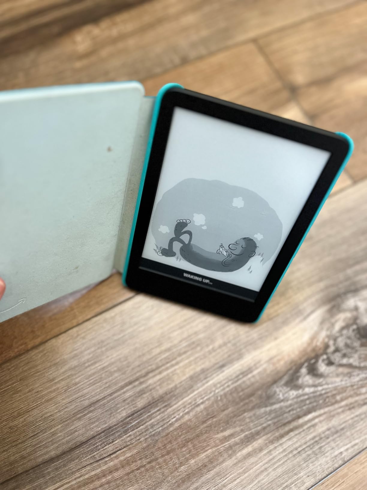Amazon Kindle Kids 16GB (newest model) - If it breaks, we will replace it, includes ad-free books and cover, with glare-free display, faster page turns - Space Whale customer photo 2