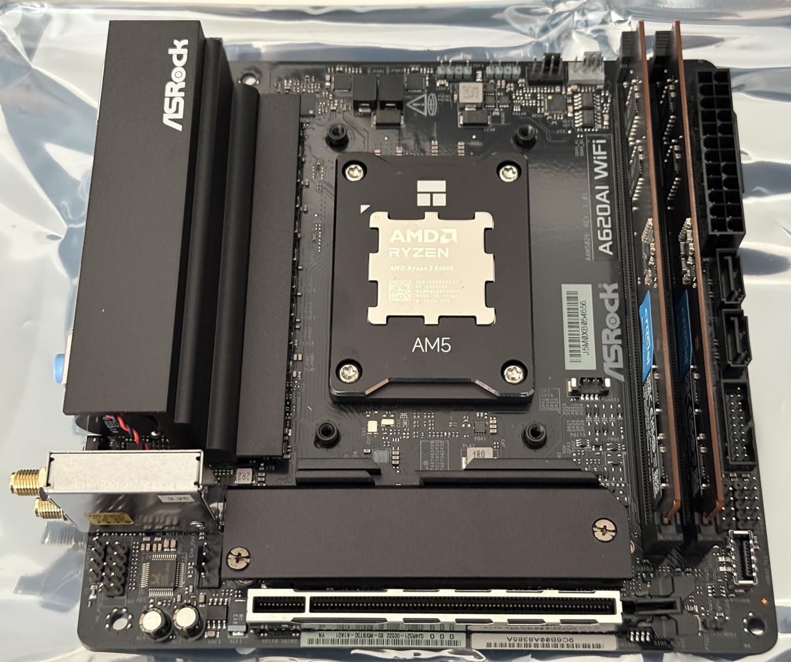 AMD Ryzen 5 8500G 6-Core, 12-Thread Desktop Processor customer photo 2