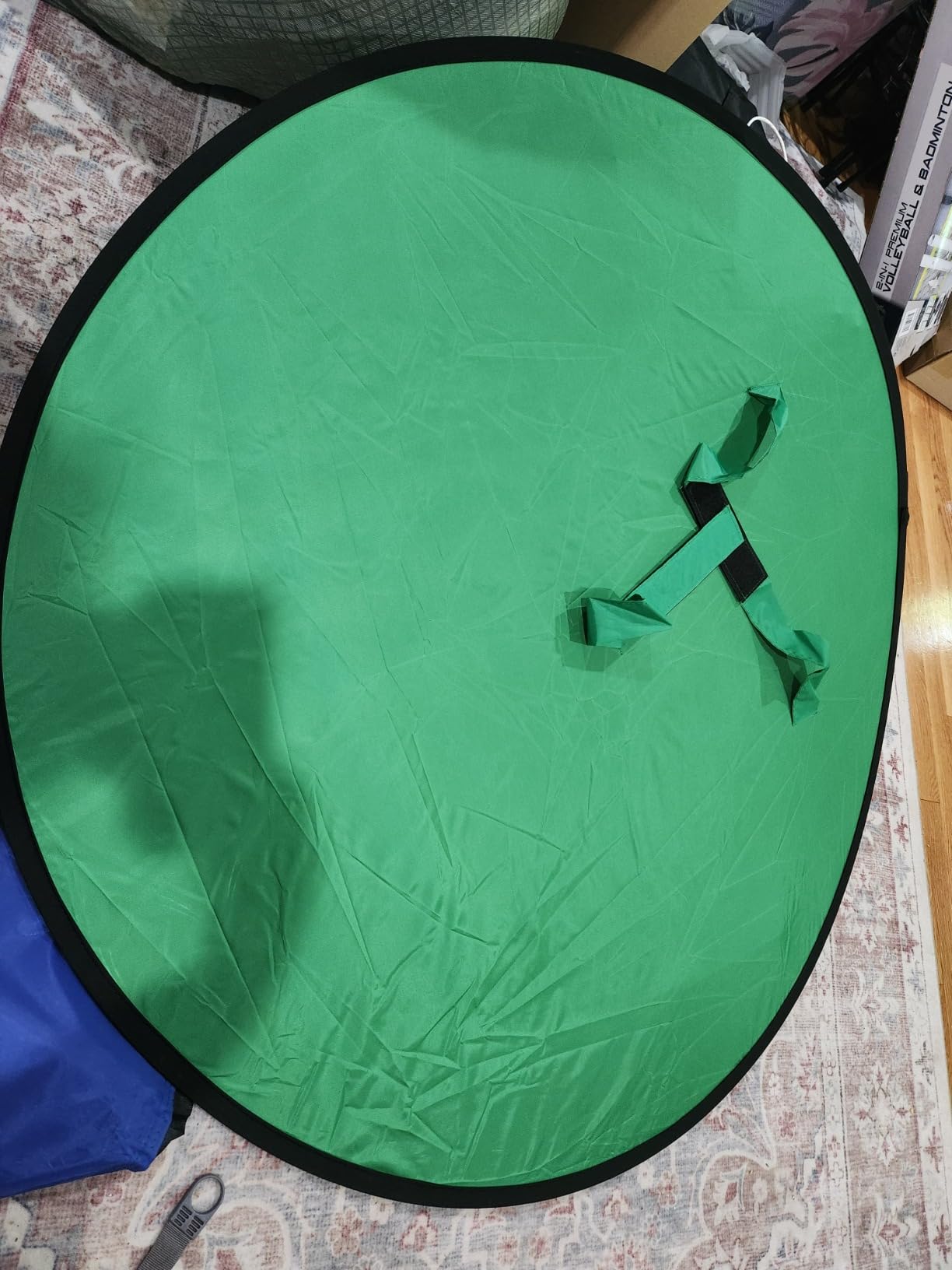 Cosmos Green Screen Backdrop 43 in / 110 cm Diameter Foldable Portable Photography Background Green Screen Chroma Key Backdrop customer photo 2