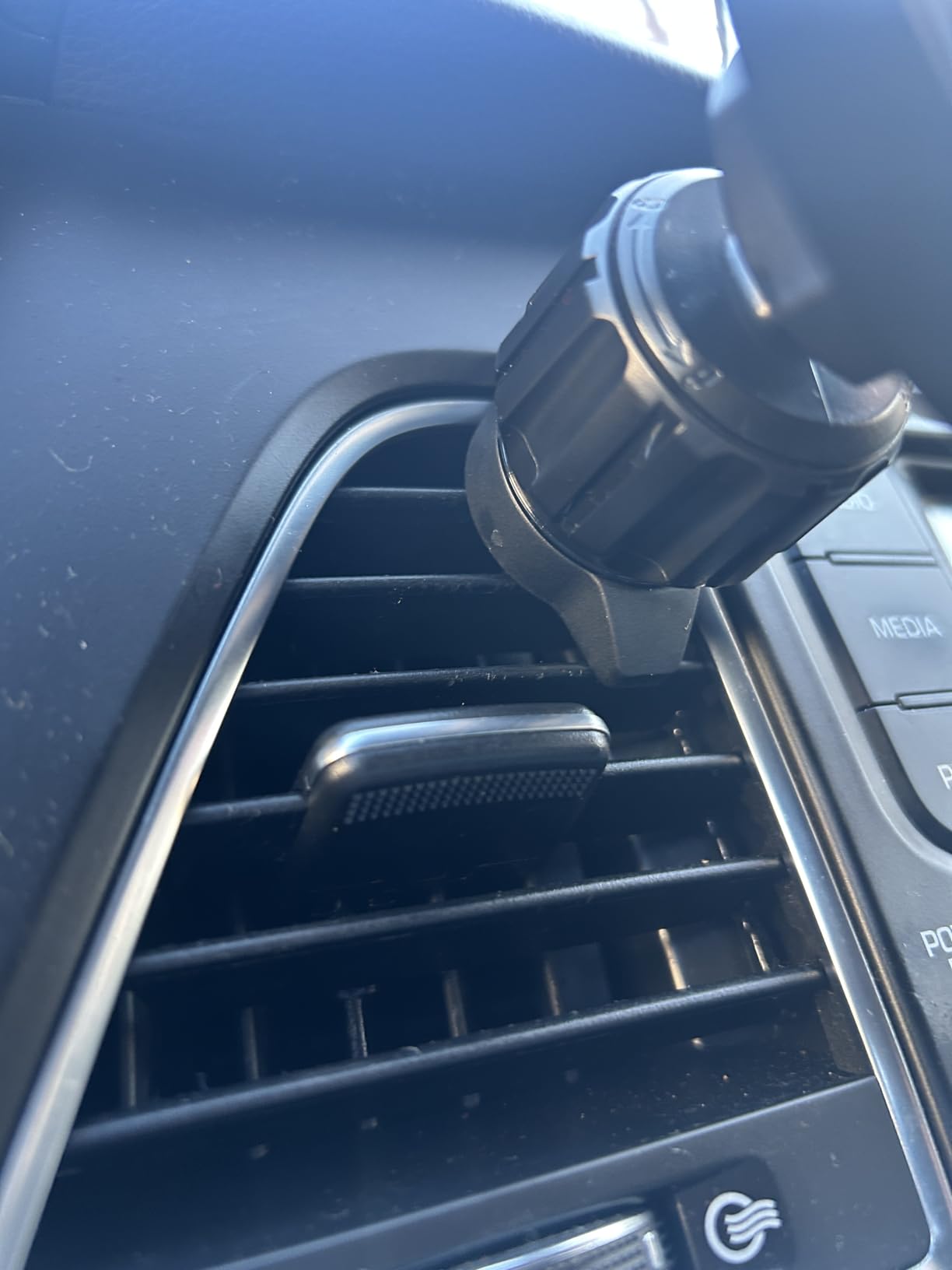 LISEN 15W MagSafe Car Mount Charger, Travel MagSafe Charger, Wireless Car Charger customer photo 2