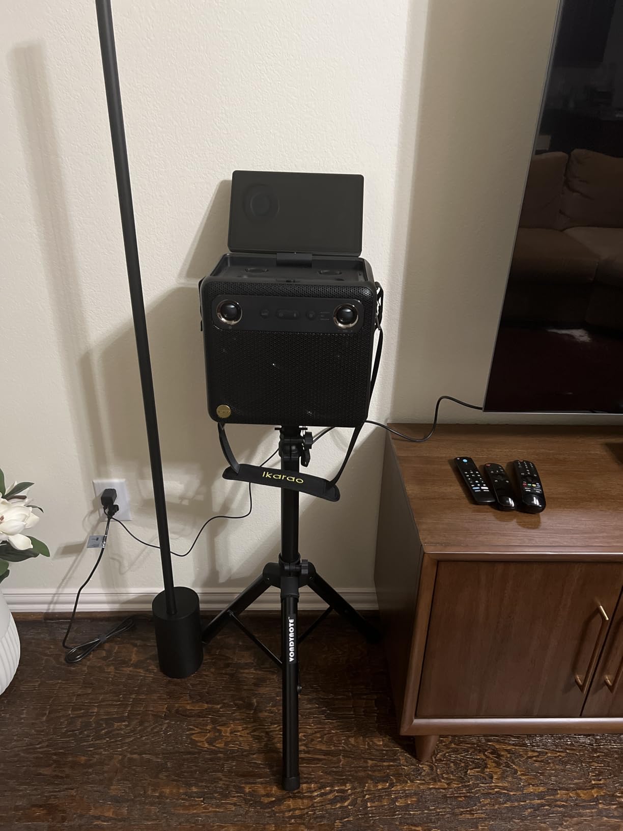Ikarao Smart Karaoke Machine for Adults - with Lyrics Display, 32GB Karaoke Tablet, 2 Wireless Mics, Professional Karaoke System, 300W Peak Power, 4 DJ Lights customer photo 1