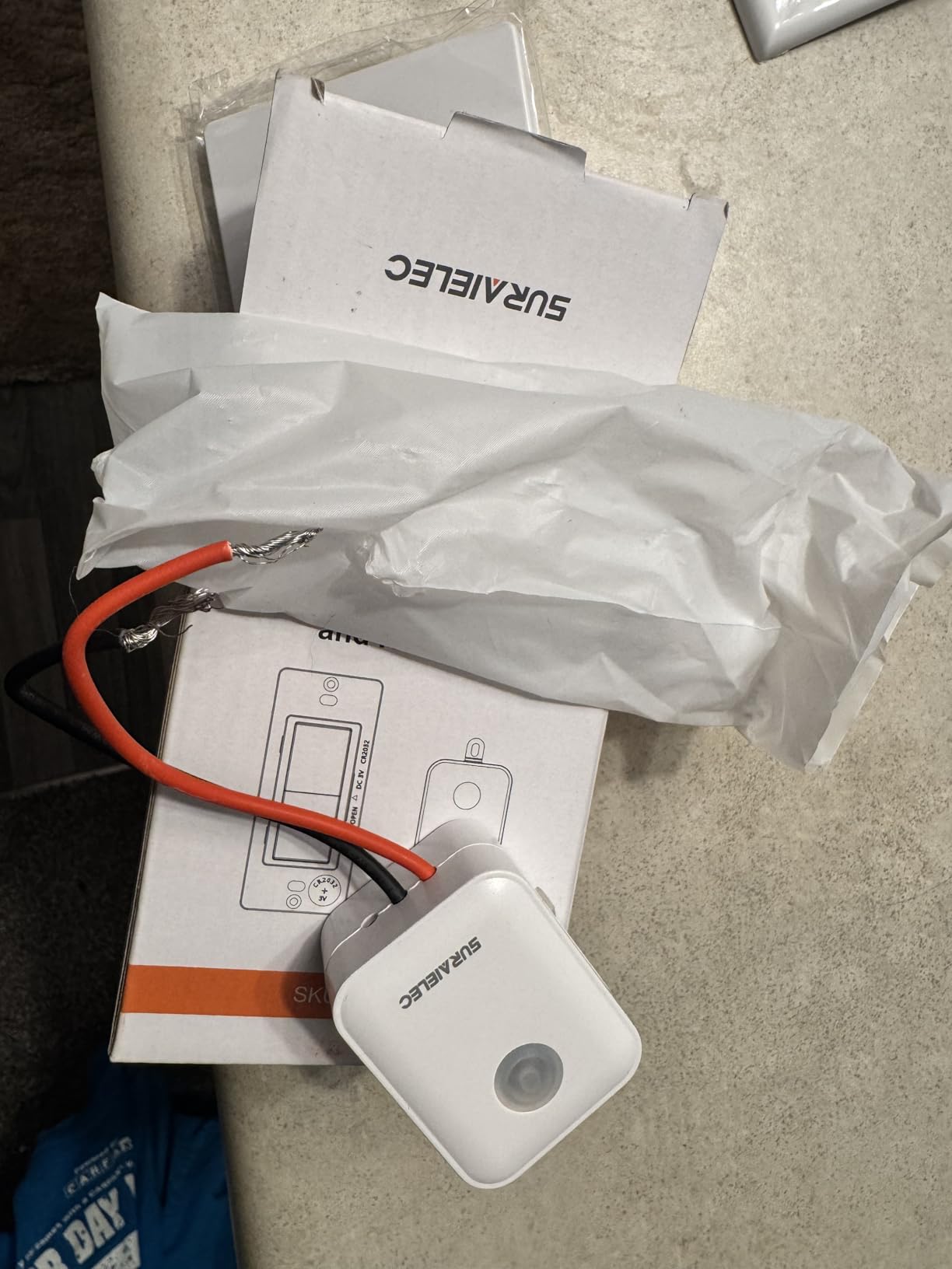 SURAIELEC Wireless Light Switch and Receiver Kit - No Neutral Wire Required, 100FT Range, Decorator Rocker Wall Switch, No Wiring or WiFi, Remote Control for Old Houses Lighting (Upgraded Antenna) customer photo 1