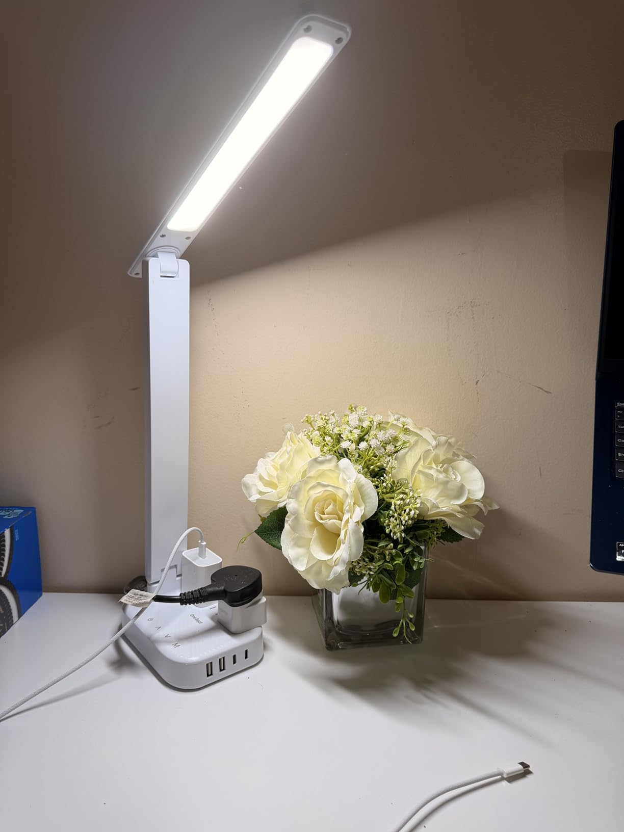One Beat LED Small Desk Lamp Power Strip 5ft Extension Cord, 3 Outlets, 4 USB Ports(2 USB C), 4 Modes, 5 Level Touch- Home, Office, Bedroom, Bedside, Study Reading Light, Dorm Room Essentials, White customer photo 2