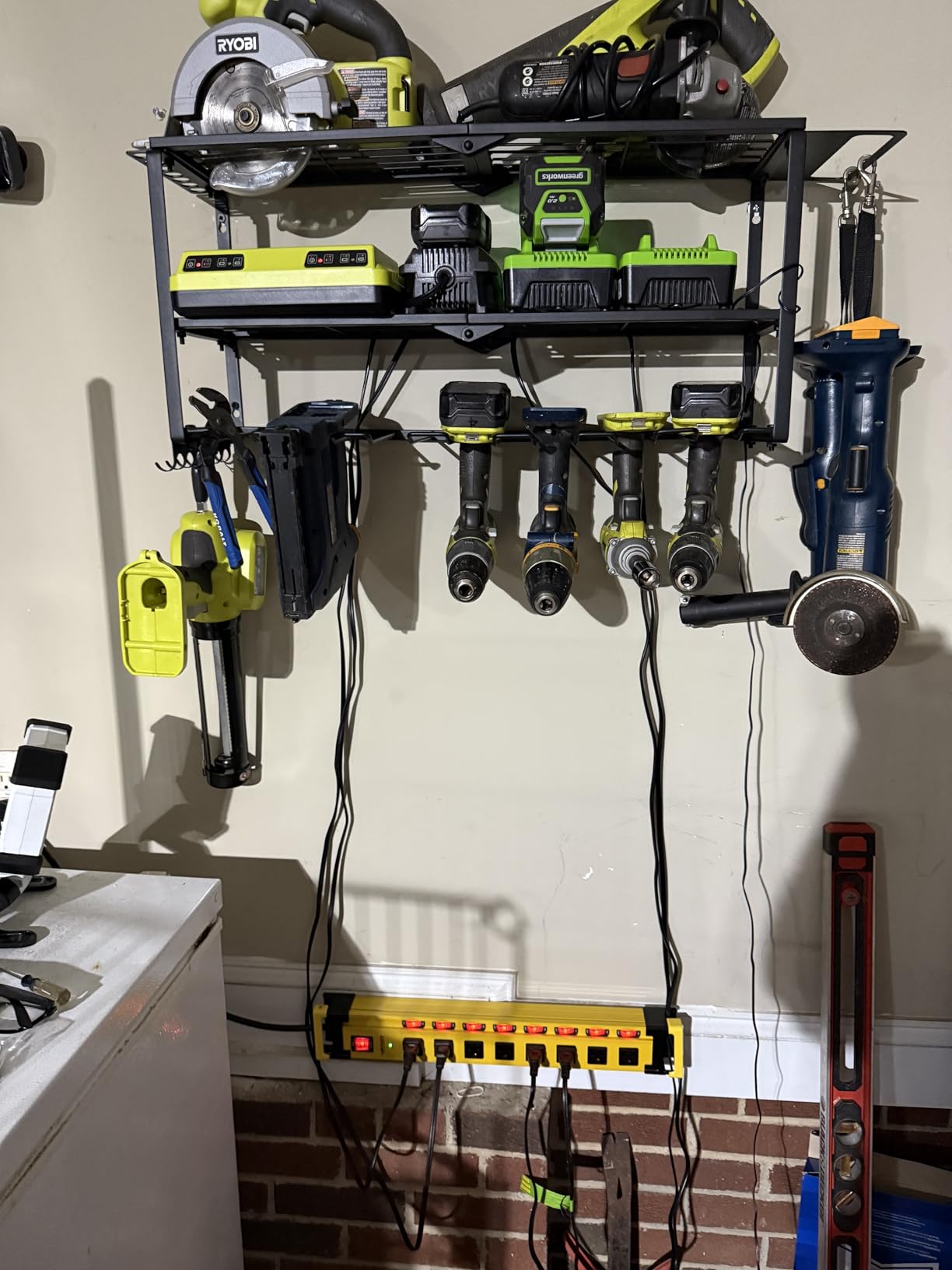 Plug'n Heavy Duty Power Strip with 3300J Surge Protector, 10 Outlets Individual Switches with Cord Manager, 15A/1875W/14AWG/9FT Cord, Metal Power Strip for Garage, Workshop customer photo 2