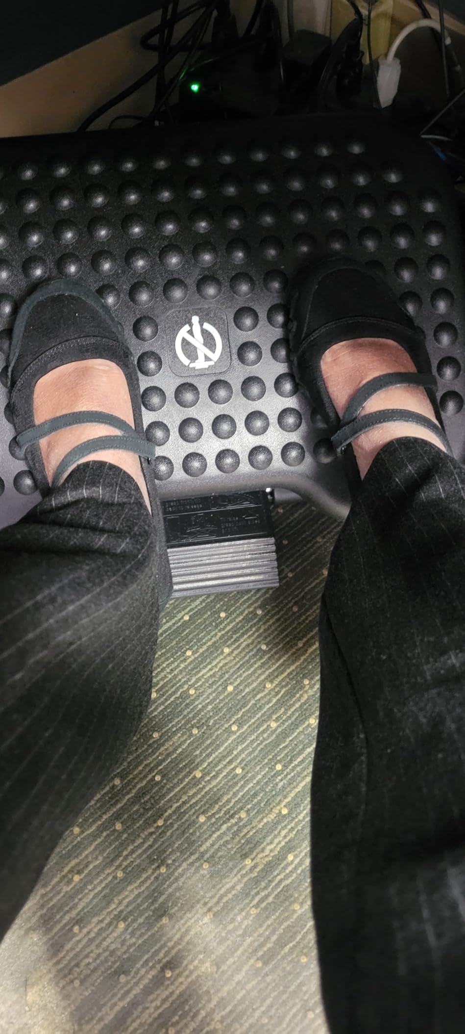 ErGear Under Desk Footrest, Adjustable Foot Rest with 3 Height Settings and 30-Degree Angle, Ergonomic Desk Foot Rest with Massage Texture customer photo 1