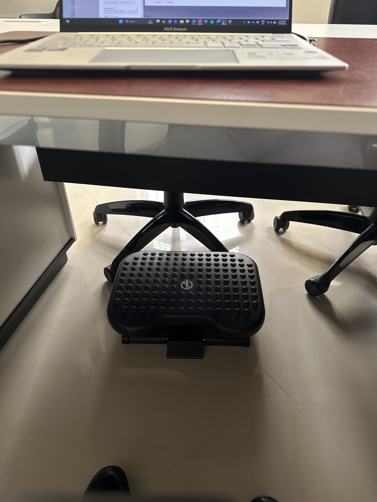 ErGear Under Desk Footrest, Adjustable Foot Rest with 3 Height Settings and 30-Degree Angle, Ergonomic Desk Foot Rest with Massage Texture customer photo 2