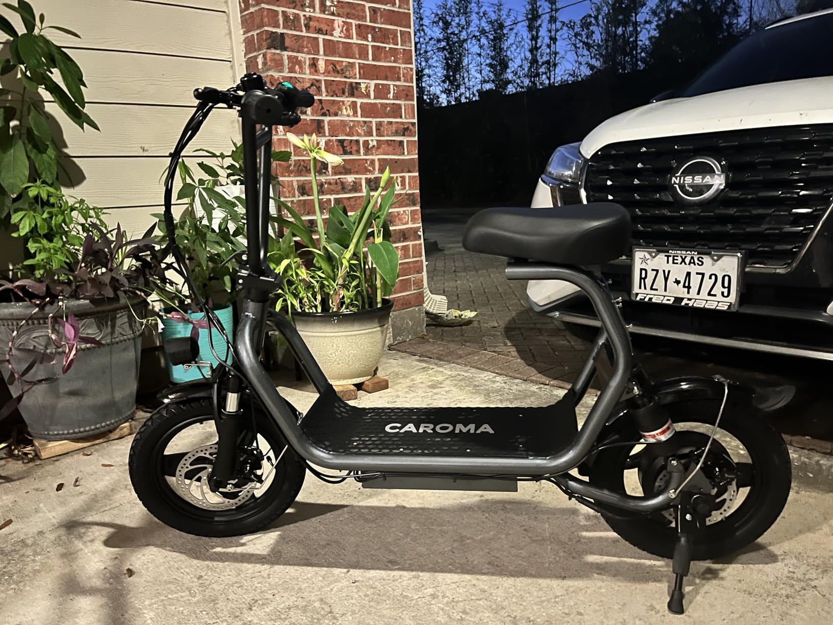 Caroma Electric Scooter for Adults with Seat, 800/1200W Motor, Max 30Miles Ranges & 20Mph, 14