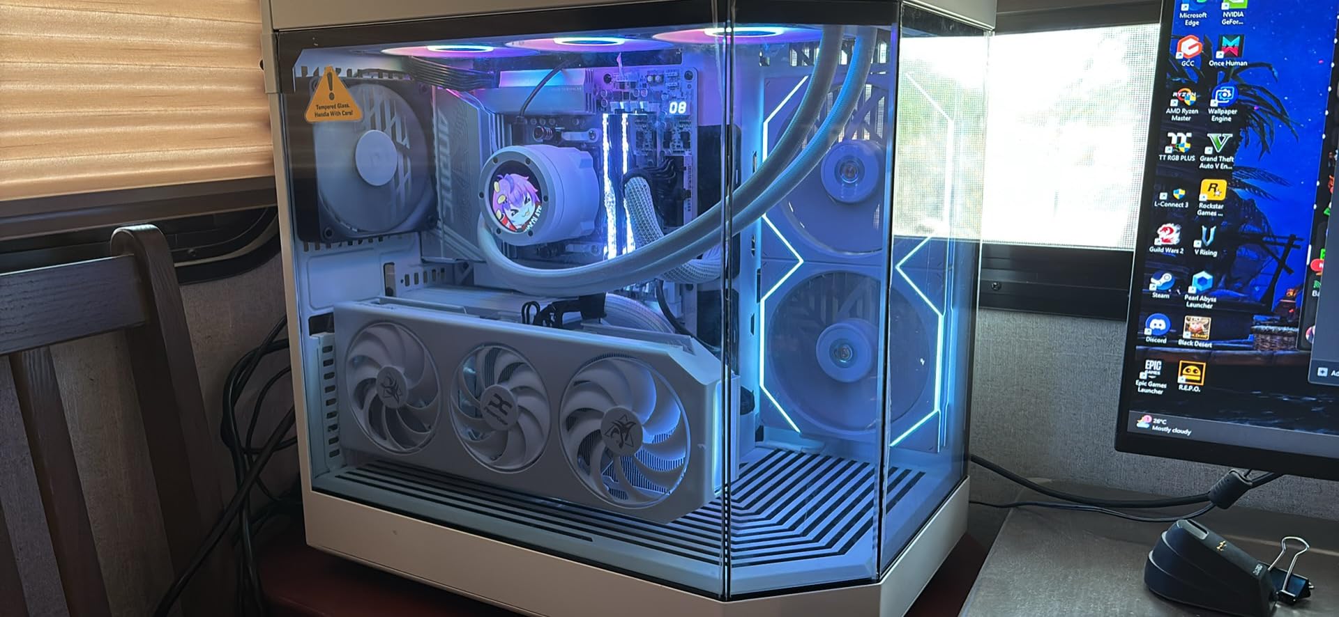 PowerColor Hellhound Spectral White AMD Radeon RX 9070 XT 16GB GDDR6 customer photo 2
