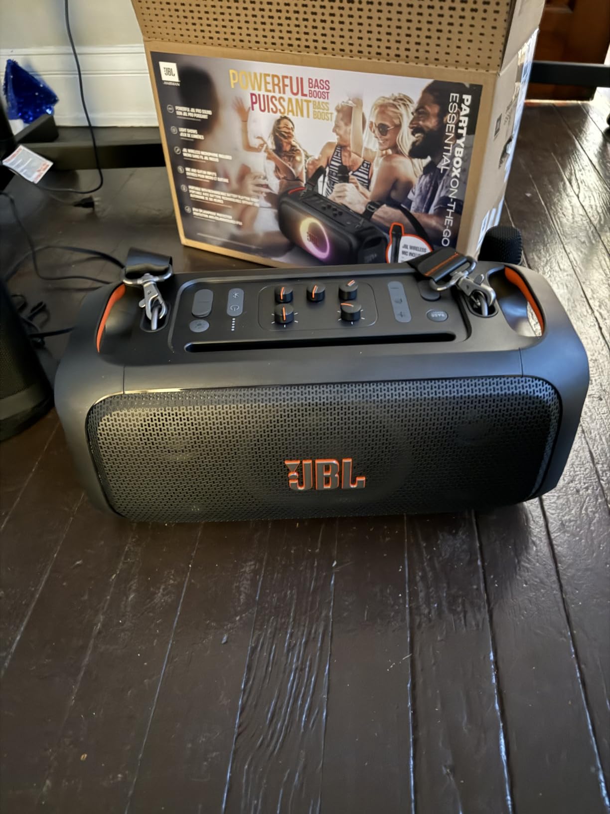 JBL PartyBox On-The-Go Essential - Portable Party Speaker with Built-in Lights and Wireless mic, Amazing JBL Pro Sound, IPX4 splashproof customer photo 2