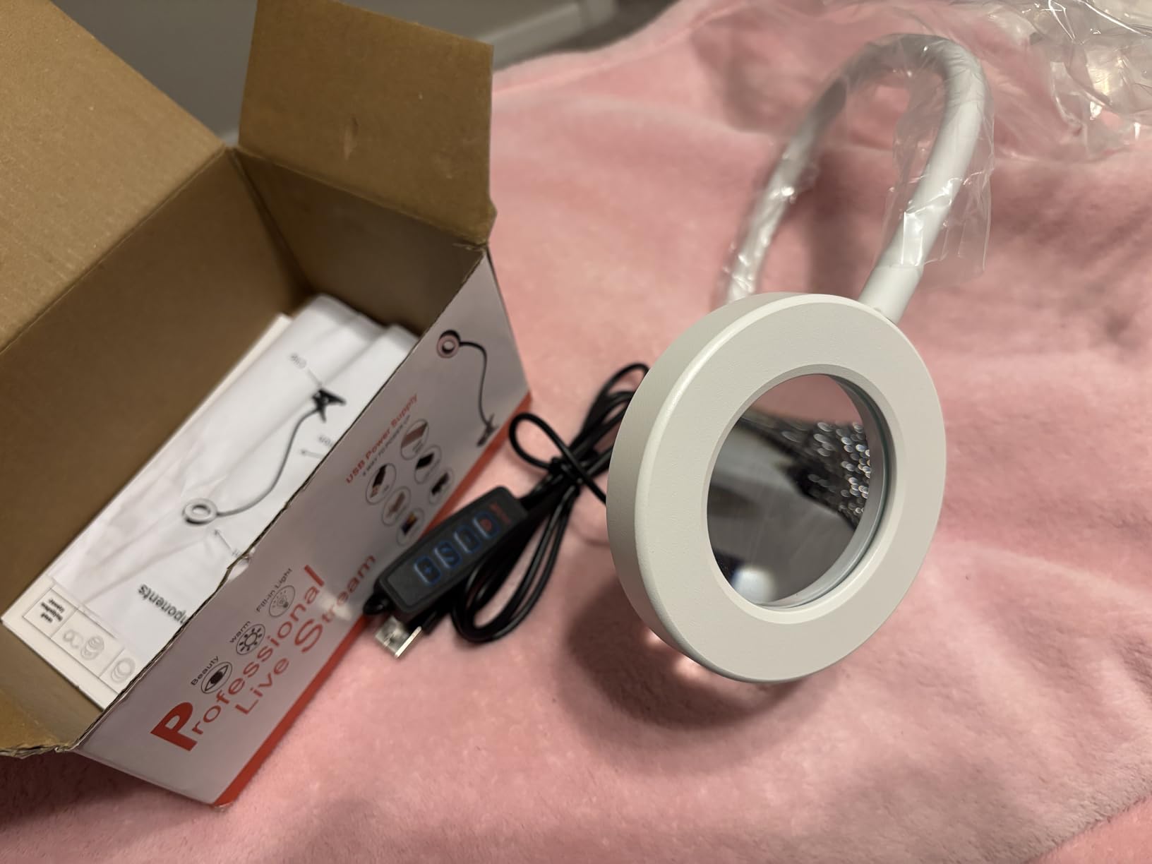 10X Magnifying Glass with Light, Clip on Magnifier with Light, 48 LED Desk Magnifying Glass with Clamp, 3 Modes Dimmable Magnifying LED Lamps for Bed Work Crafts DIY Repair customer photo 2